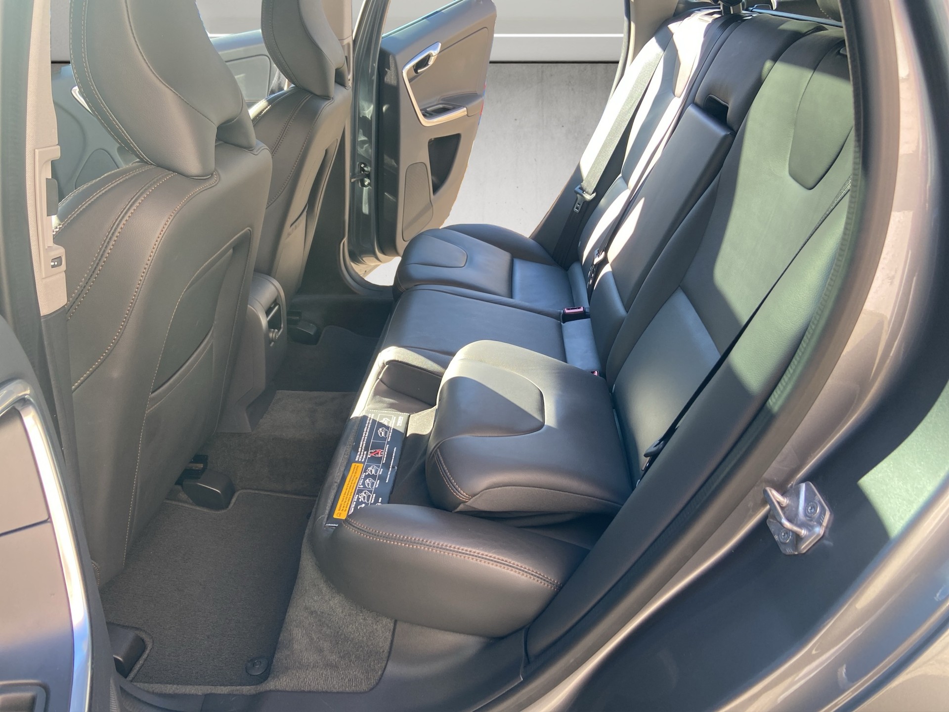 VOLVO XC60 D5 AWD Executive Plus Geartronic-image-7
