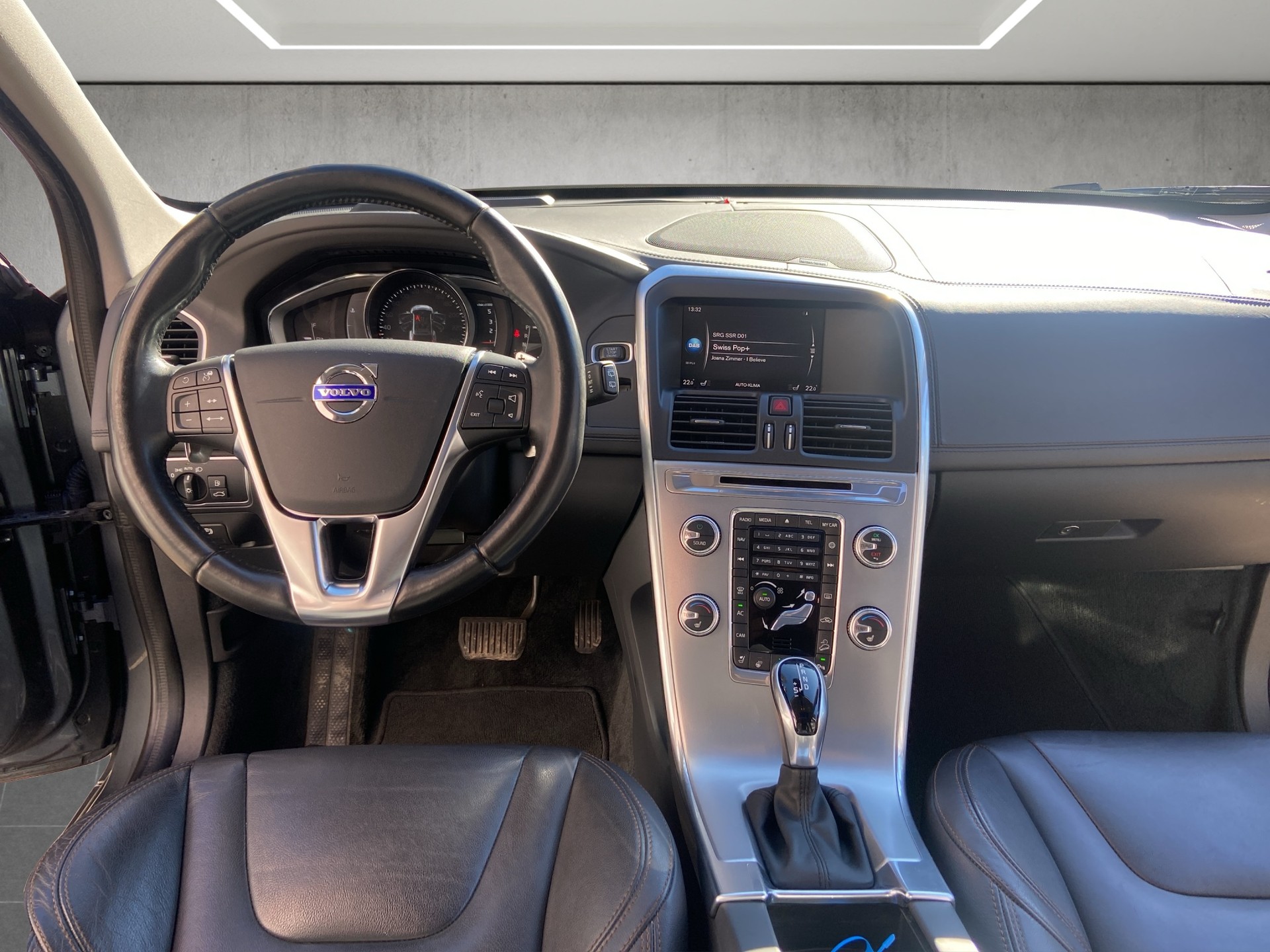 VOLVO XC60 D5 AWD Executive Plus Geartronic-image-8