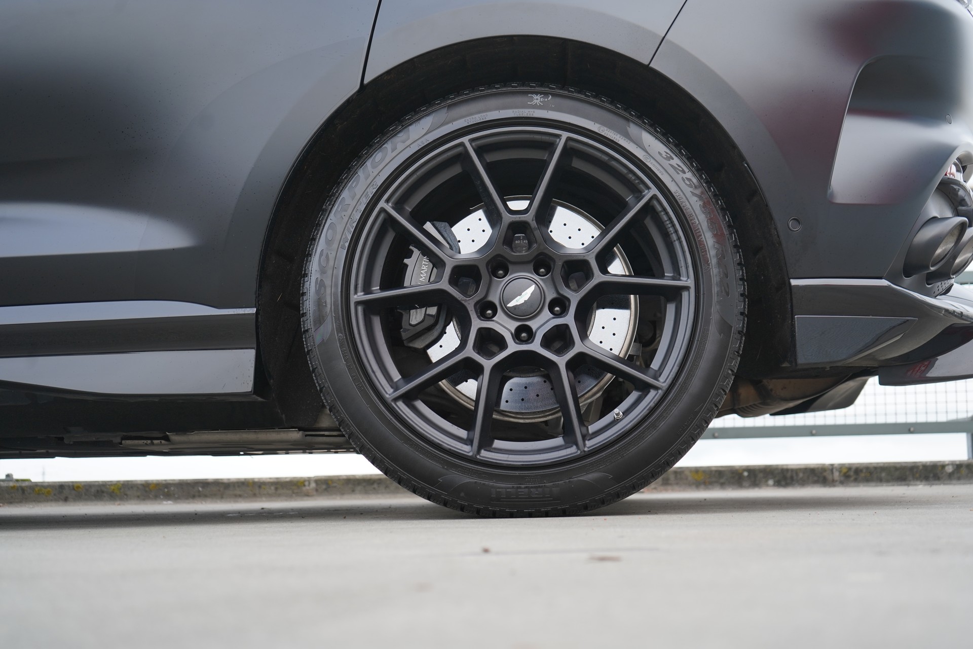 ASTON MARTIN DBX 707 4.0 V8 BI-TURBO BLACK l 707 PS-image-16