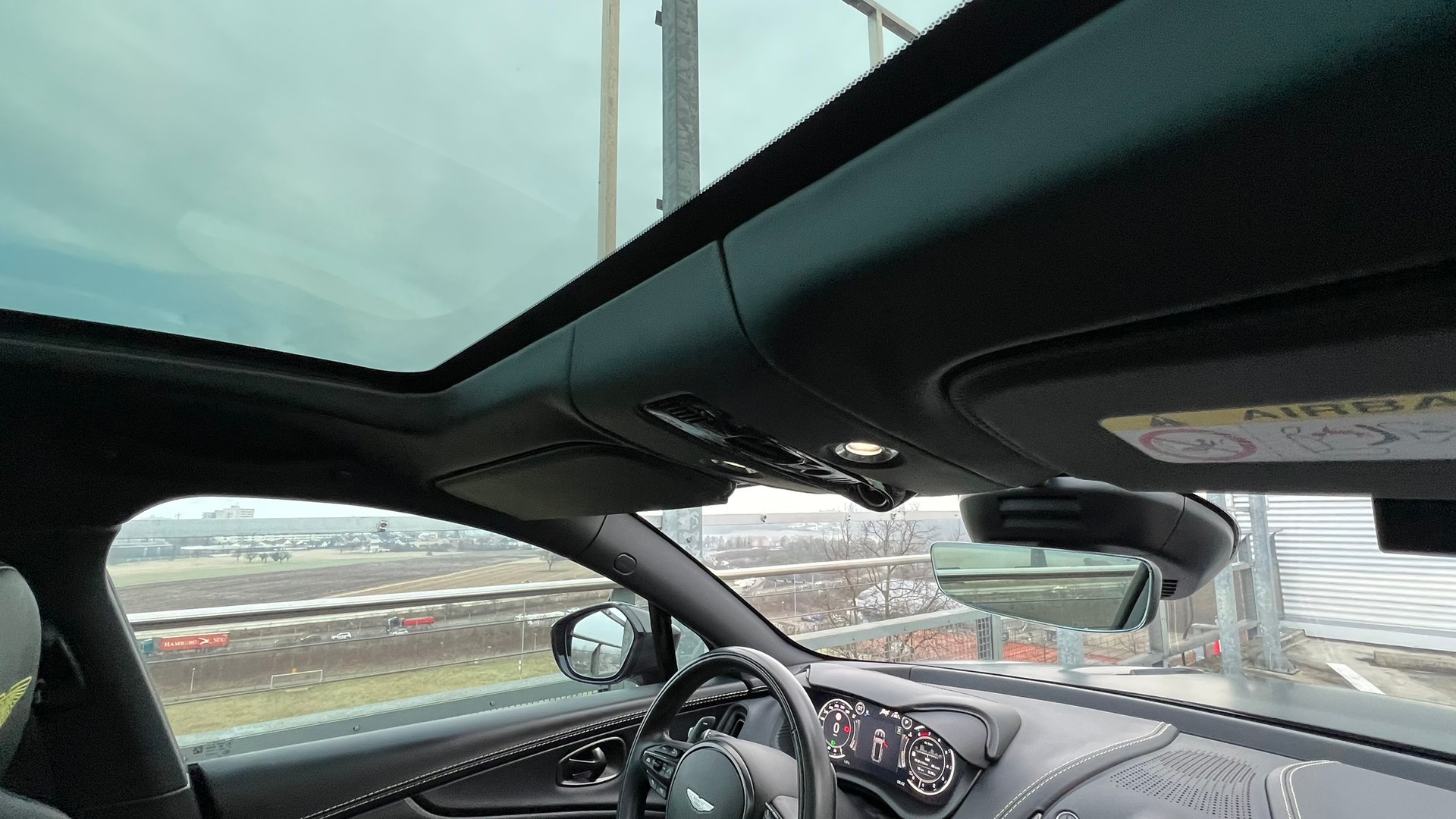 ASTON MARTIN DBX 707 4.0 V8 BI-TURBO BLACK l 707 PS-image-28