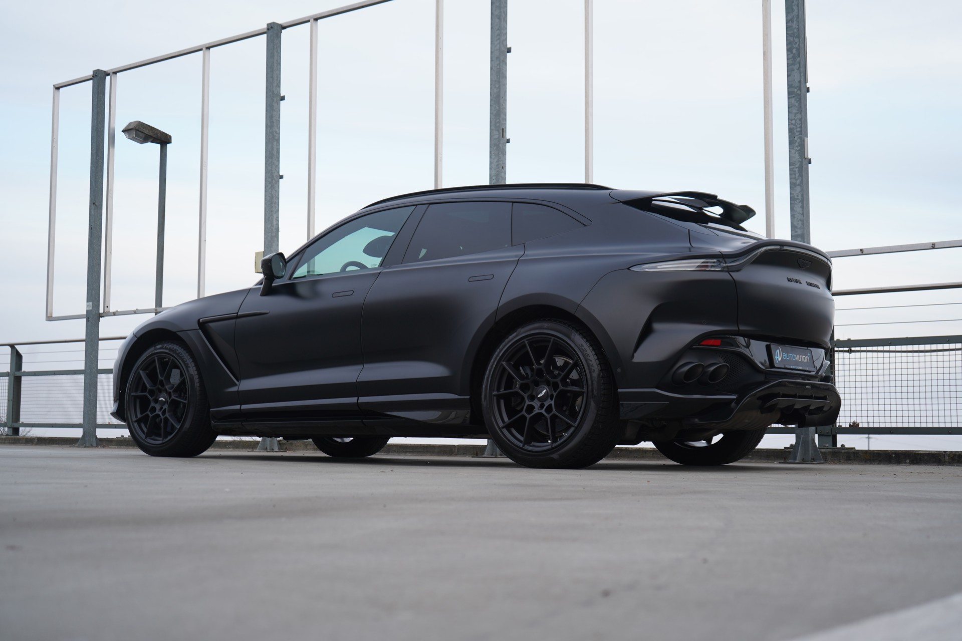 ASTON MARTIN DBX 707 4.0 V8 BI-TURBO BLACK l 707 PS-image-5
