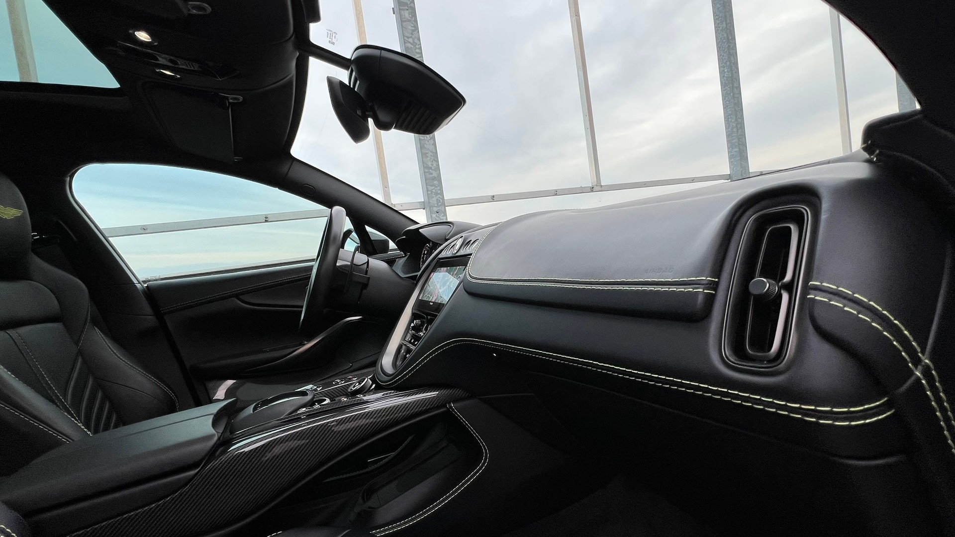 ASTON MARTIN DBX 707 4.0 V8 BI-TURBO BLACK l 707 PS-image-24