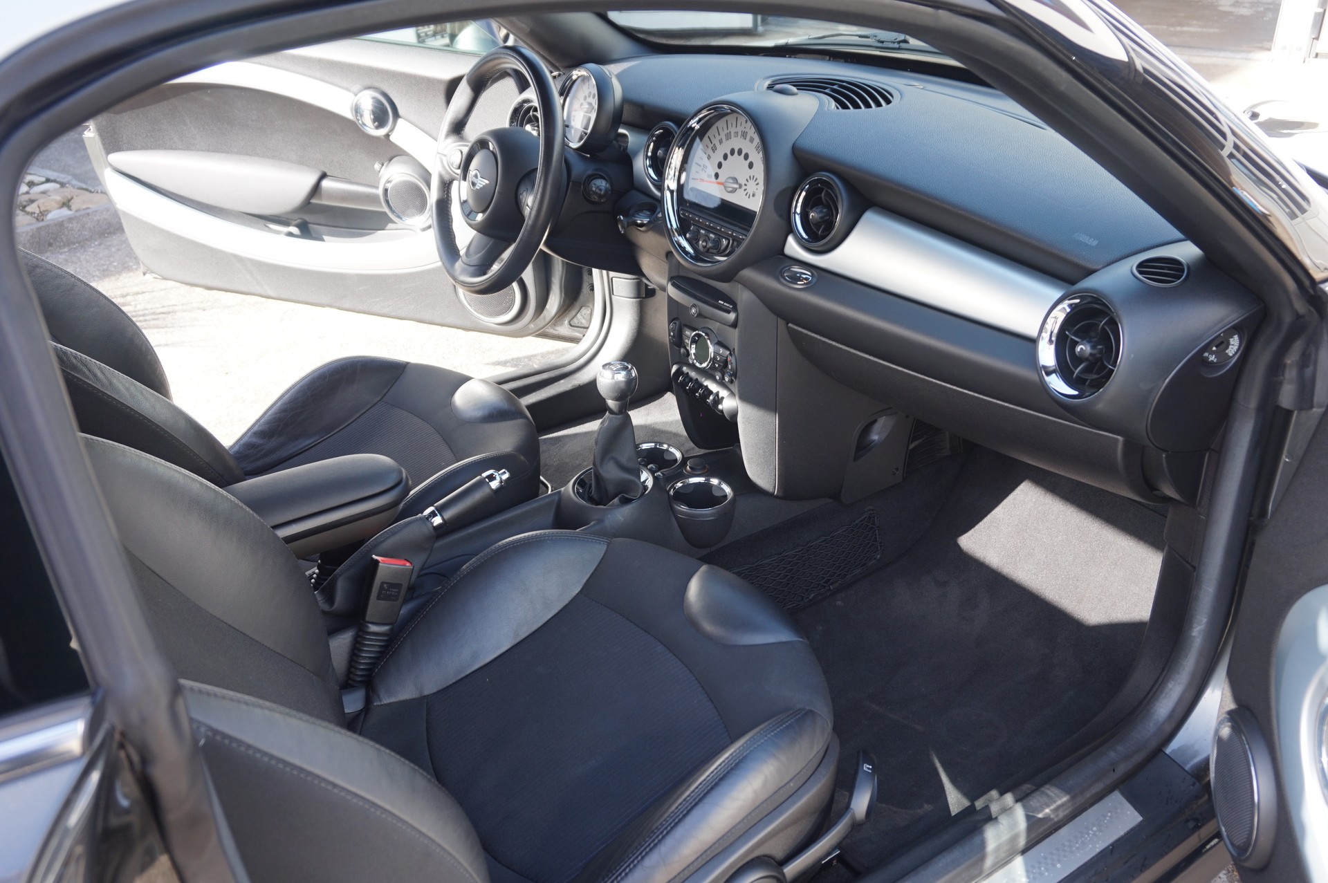 MINI Cooper S Coupé-image-8