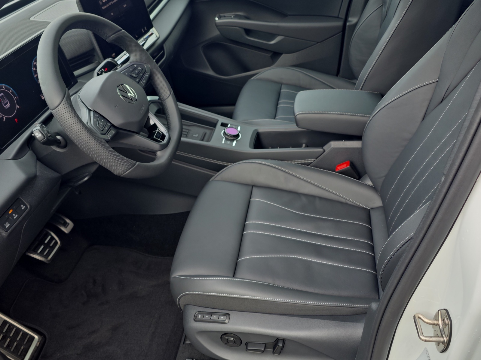 VW T-Roc 1.5 eTSI mHEV R-Line DSG-showroom-element-3