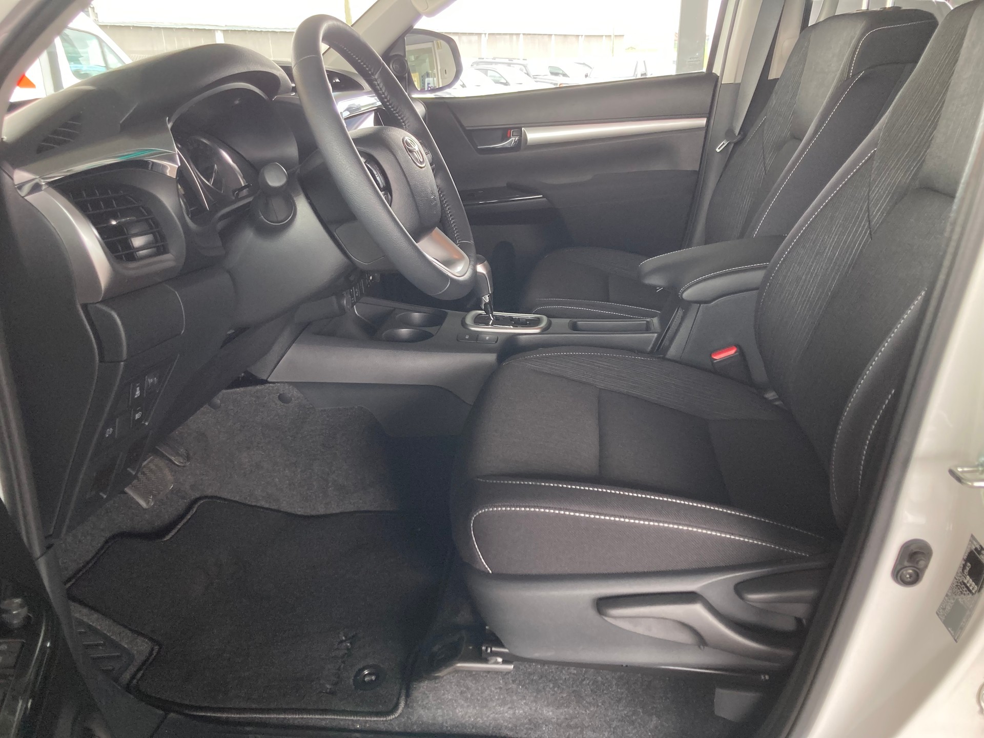 TOYOTA Hilux 2.4d Style Double Cab 4x4 A-image-8