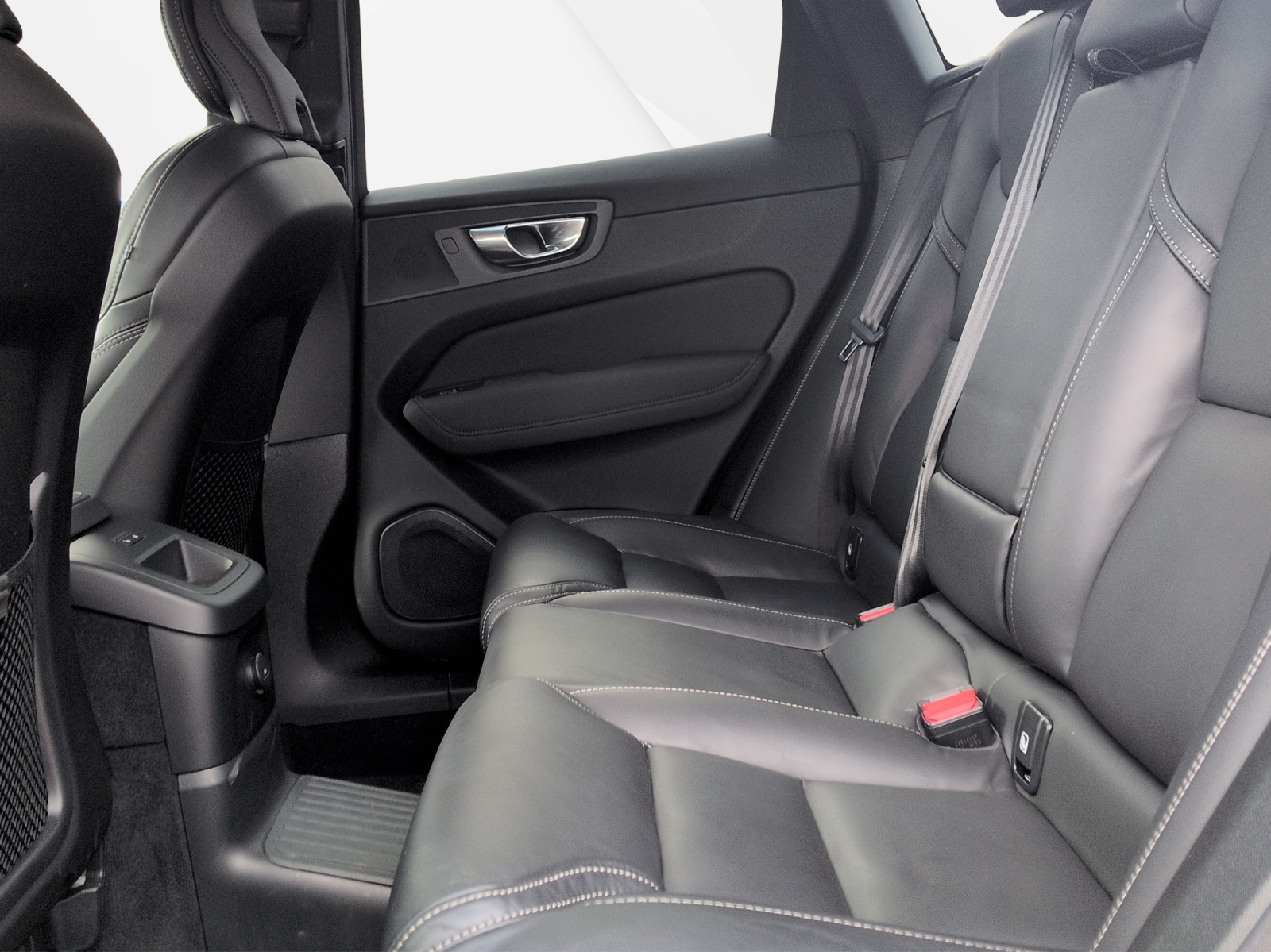 VOLVO XC60 2.0 T8 TE Plus Dark eAWD-image-12