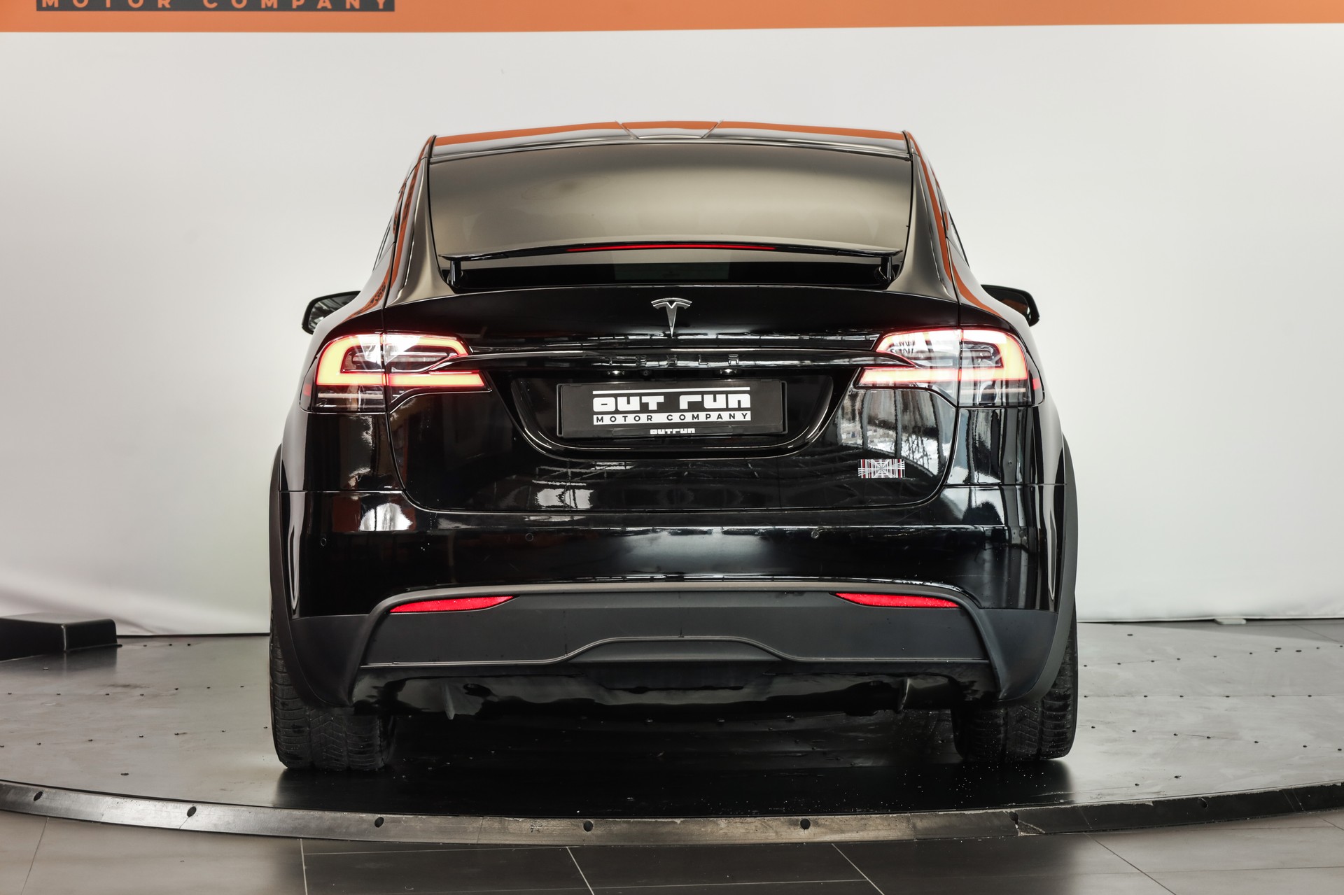 TESLA Model X 100kWh Plaid-showroom-element-2
