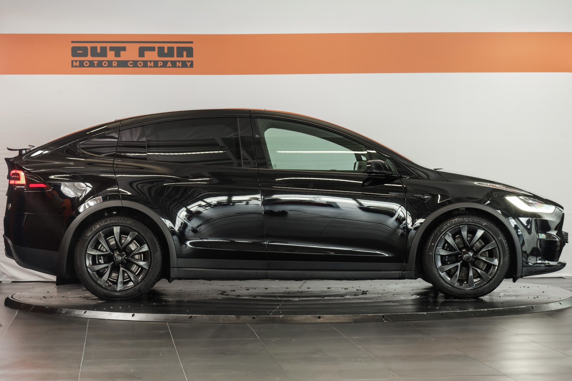 TESLA Model X 100kWh Plaid-image-4