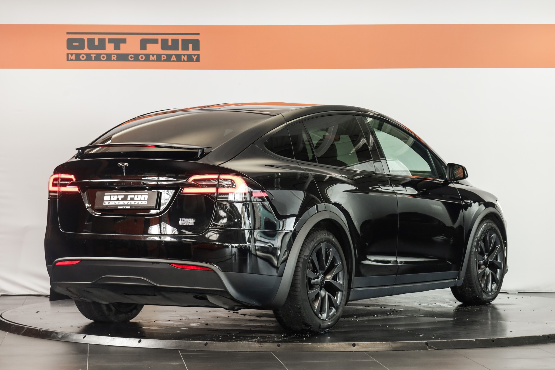 TESLA Model X 100kWh Plaid-showroom-element-3