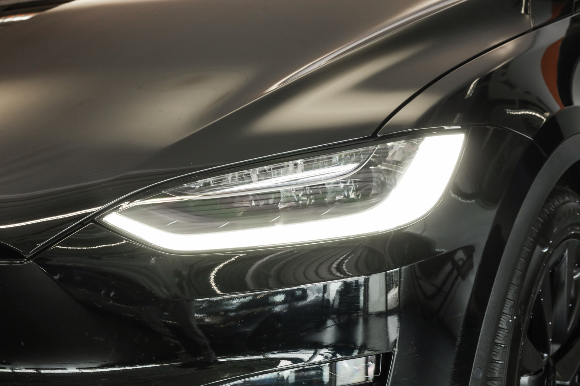 TESLA Model X 100kWh Plaid-image-5