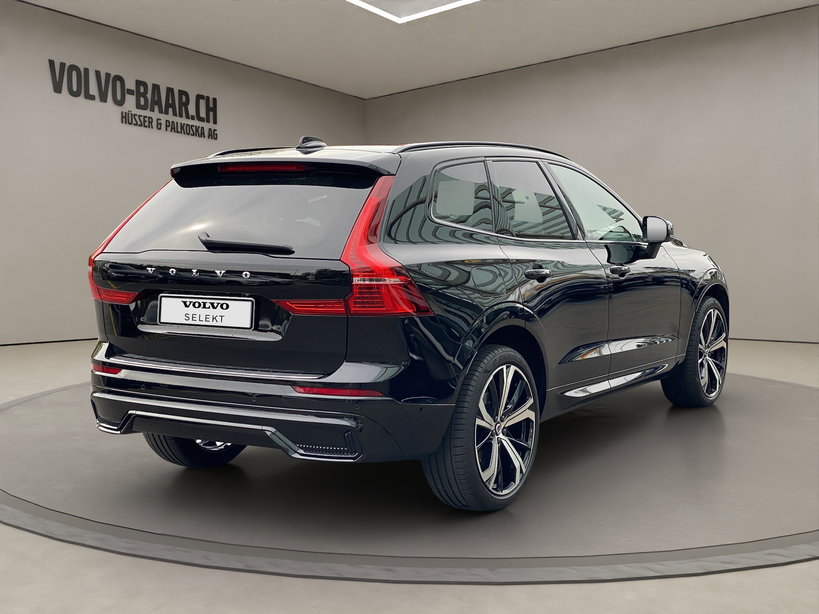 VOLVO XC60 2.0 B4 MH R-Design AWD-image-4