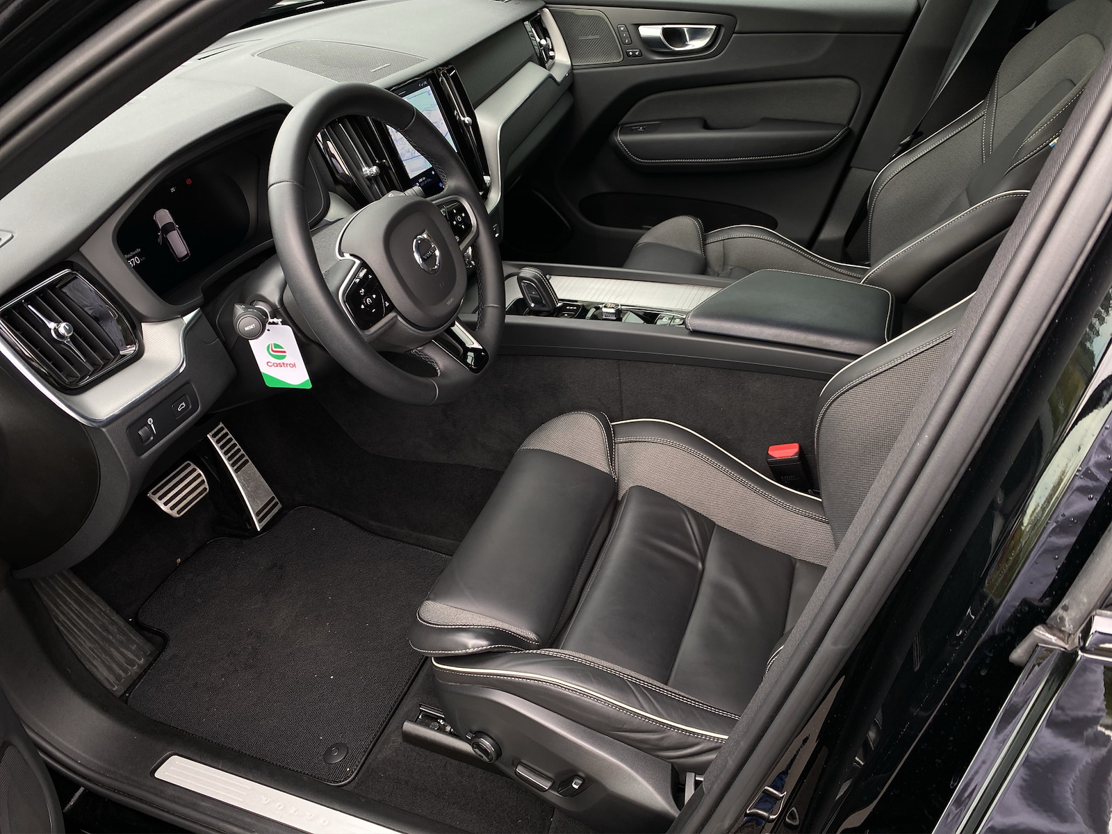 VOLVO XC60 2.0 B4 MH R-Design AWD-image-8