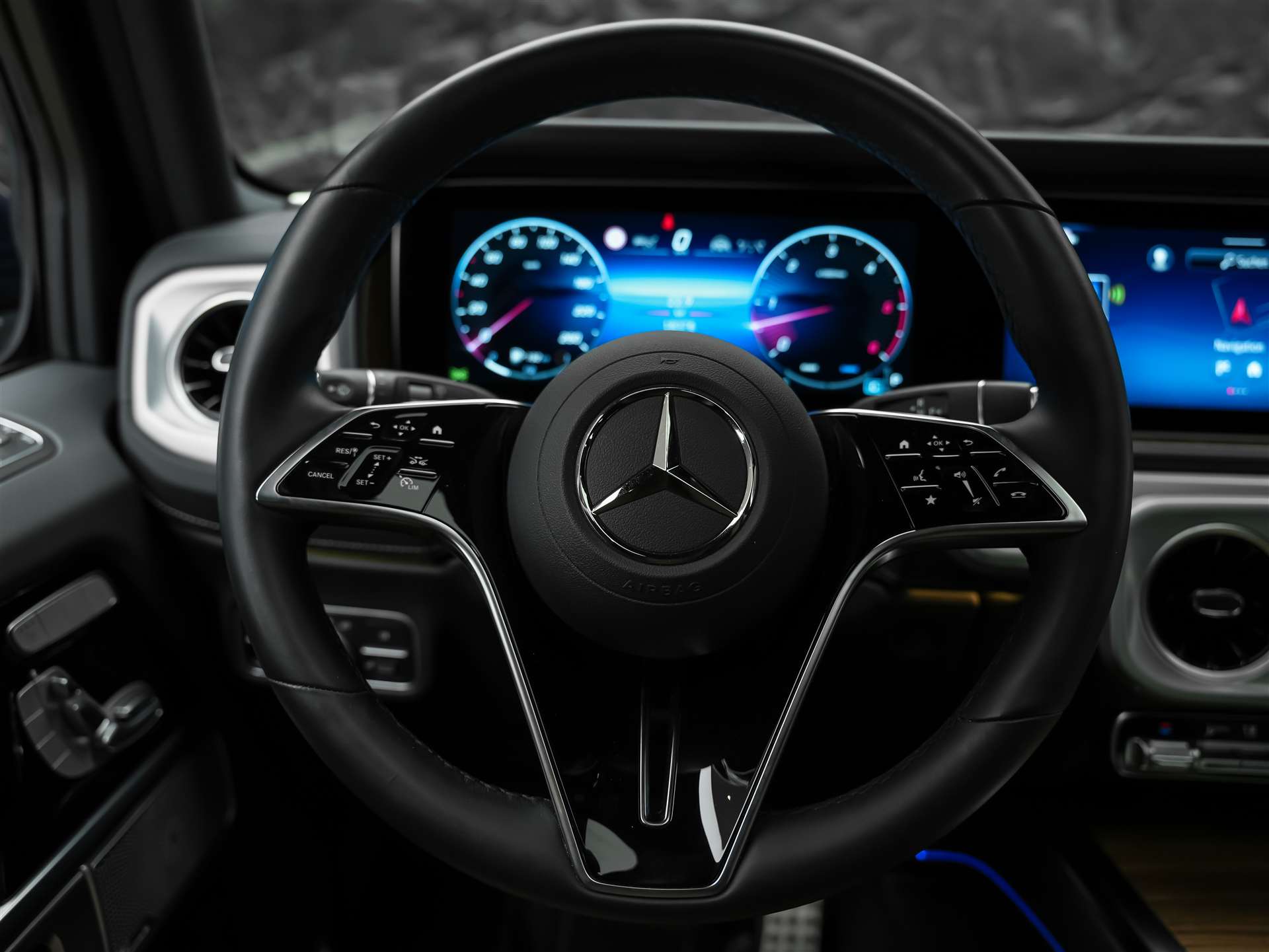 MERCEDES-BENZ G 450d 9G-Tronic *23" Felgen*Panorama*Exclusive Line* Standheizung*-image-27