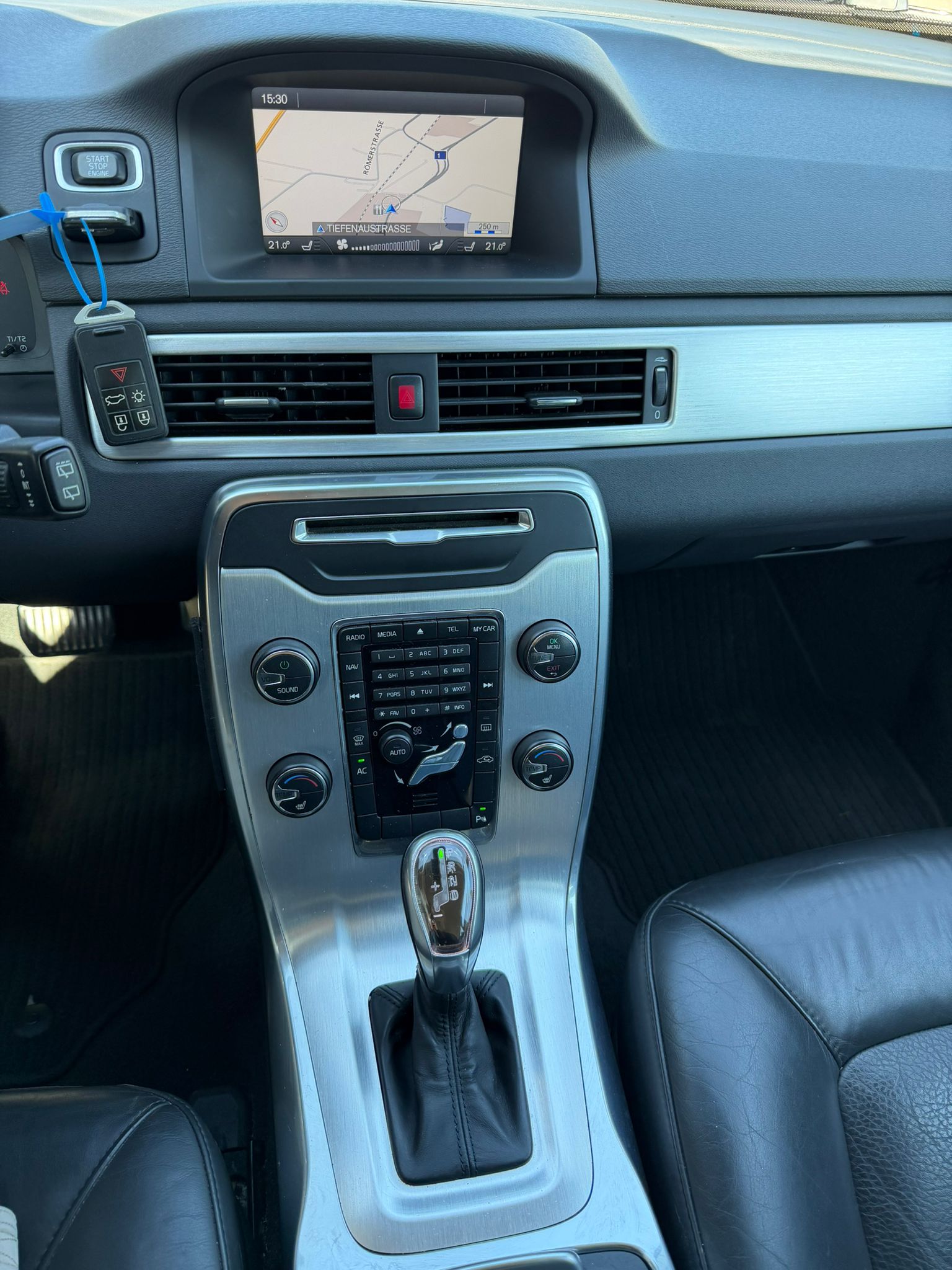 VOLVO V70 D4 AWD Summum Geartronic-image-9