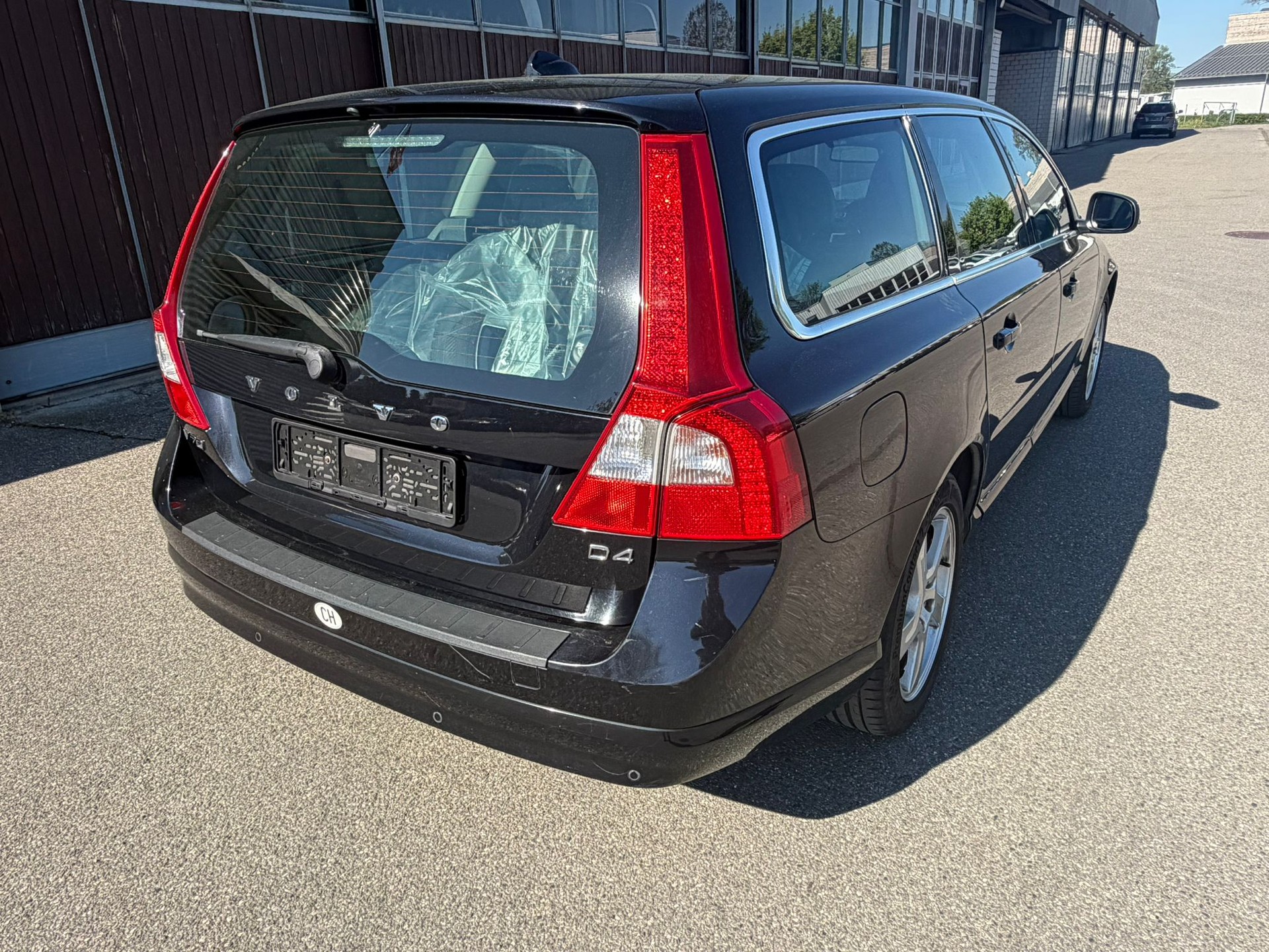 VOLVO V70 D4 AWD Summum Geartronic-image-3