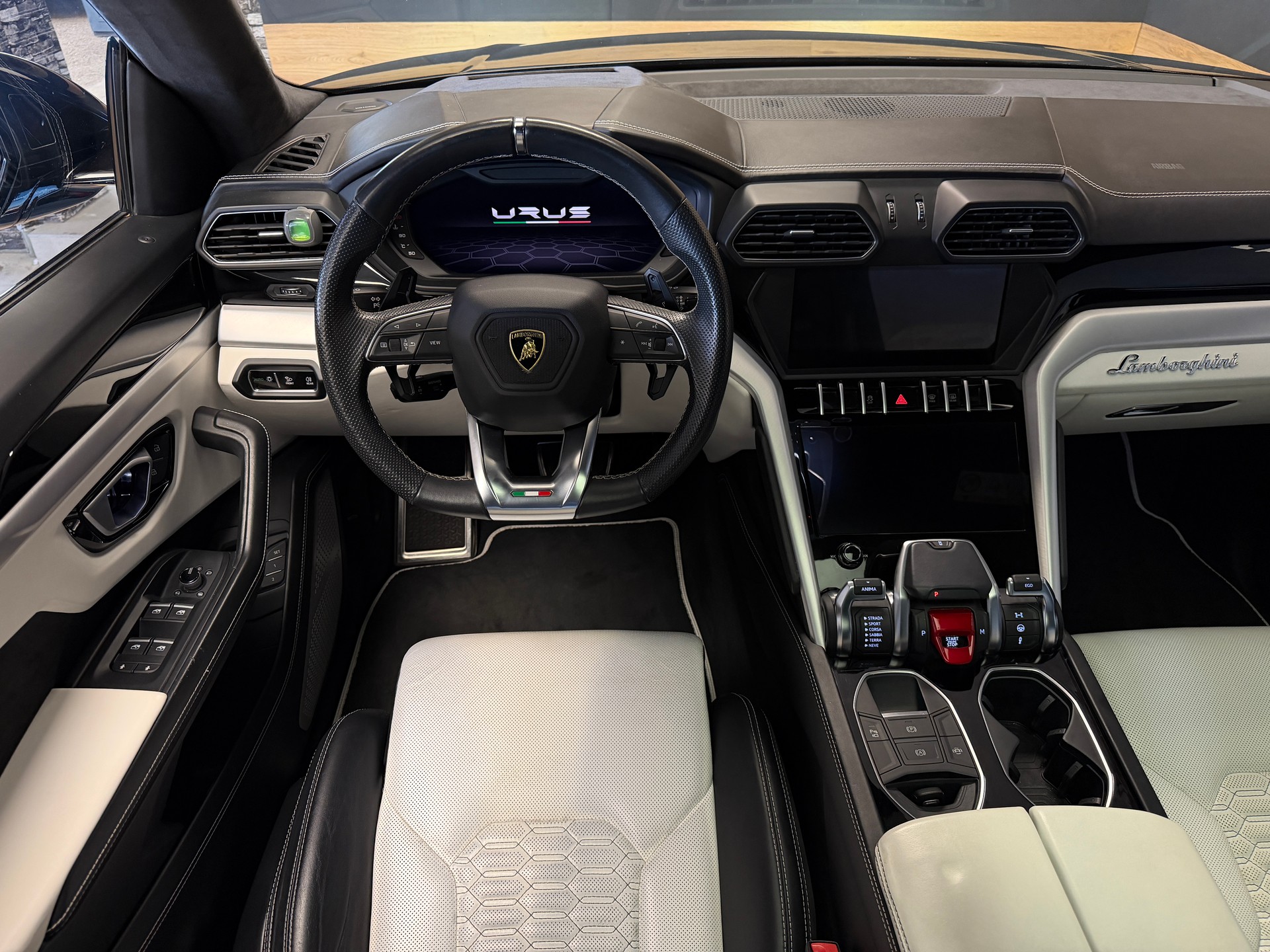 LAMBORGHINI Urus E-Gear-image-7