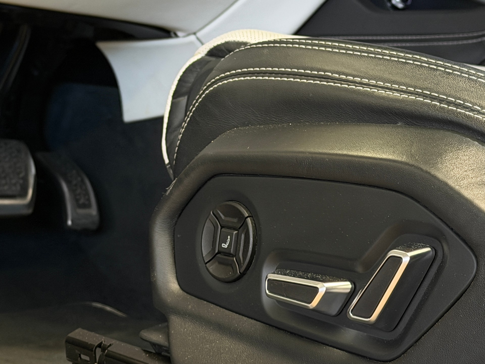LAMBORGHINI Urus E-Gear-image-17