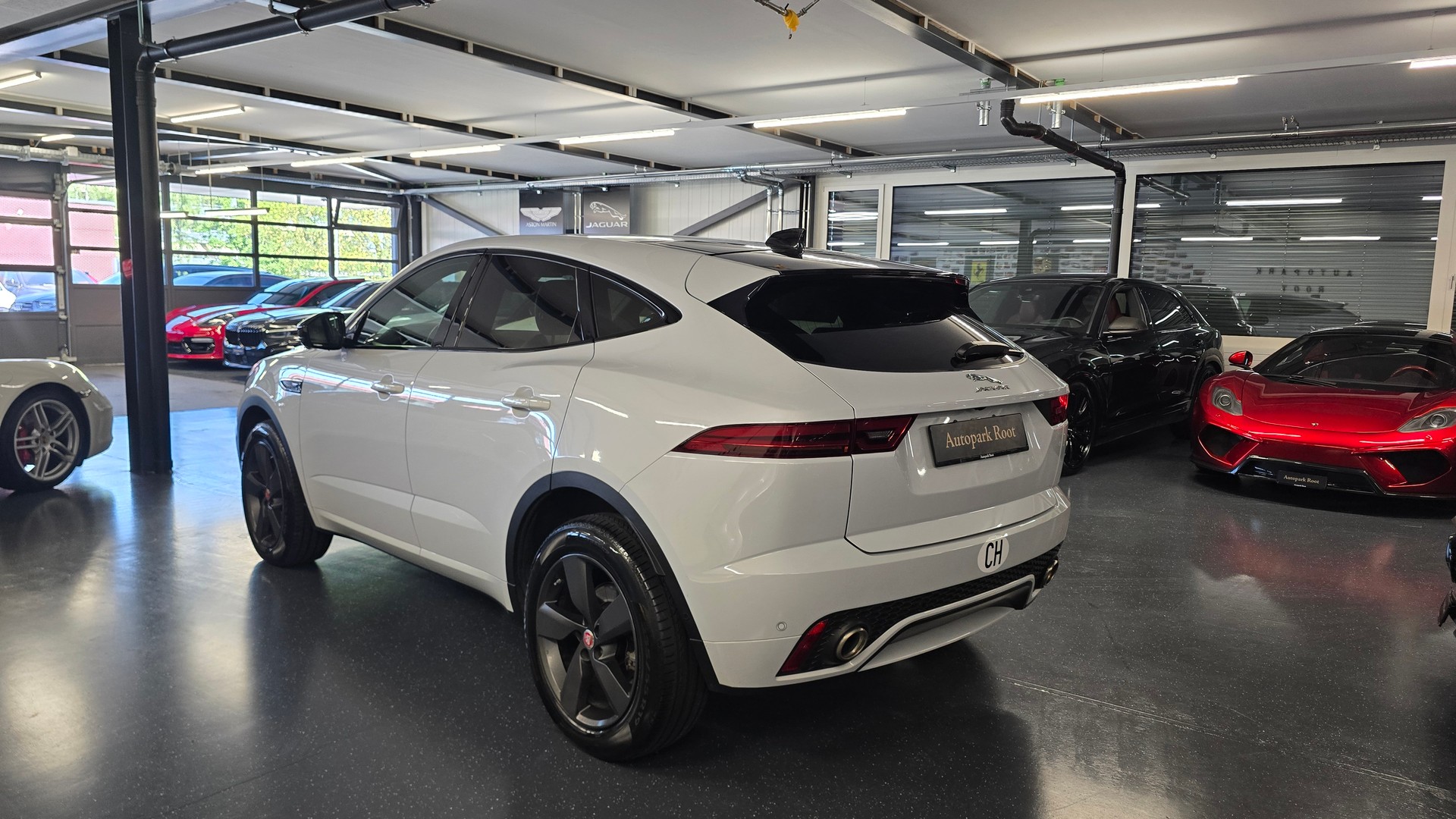 JAGUAR E-Pace 2.0 P250 R Dynamic SE AWD Automatik-image-6