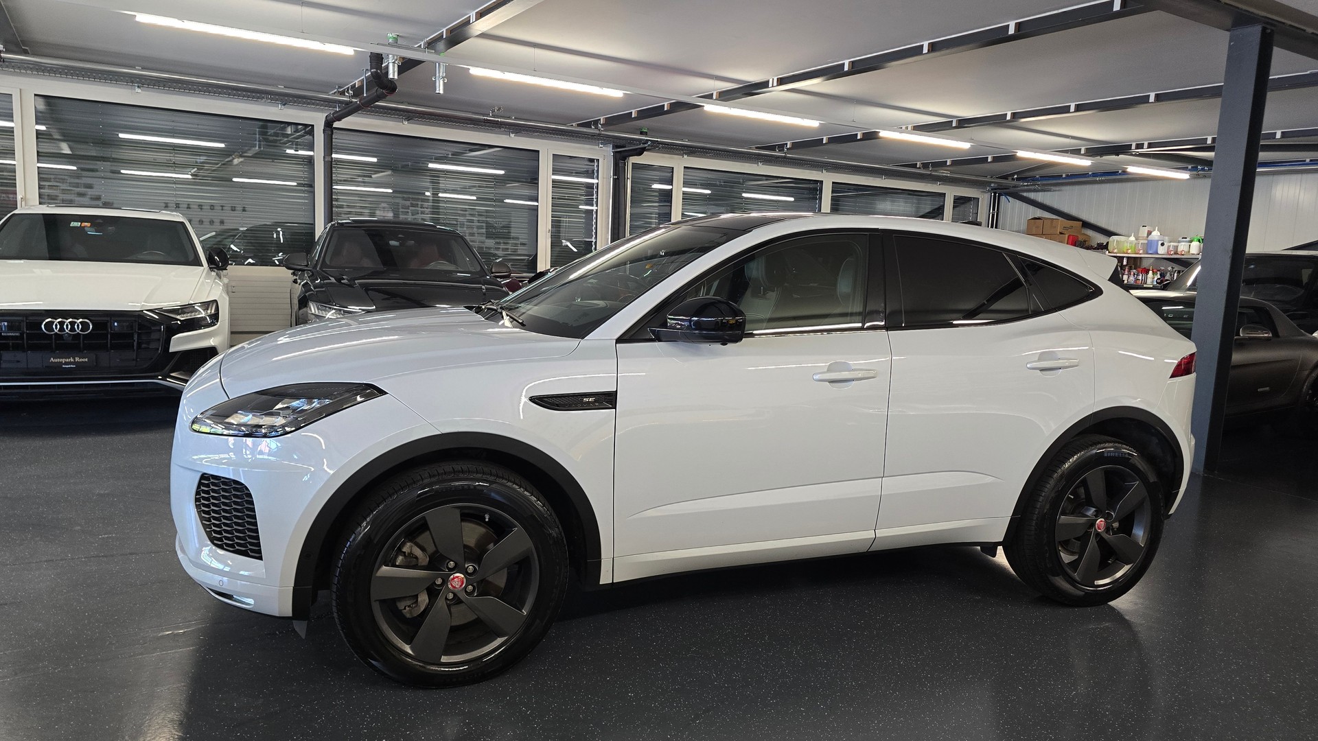 JAGUAR E-Pace 2.0 P250 R Dynamic SE AWD Automatik-image-9