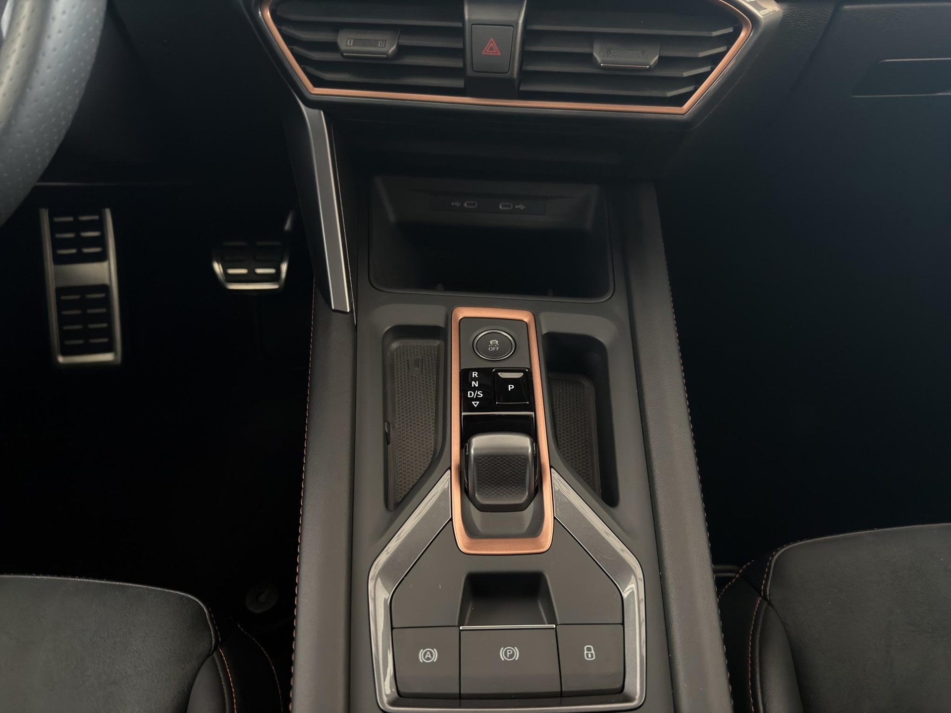 CUPRA Leon ST 2.0 TSI 333 VZ 4Drive DSG-image-15