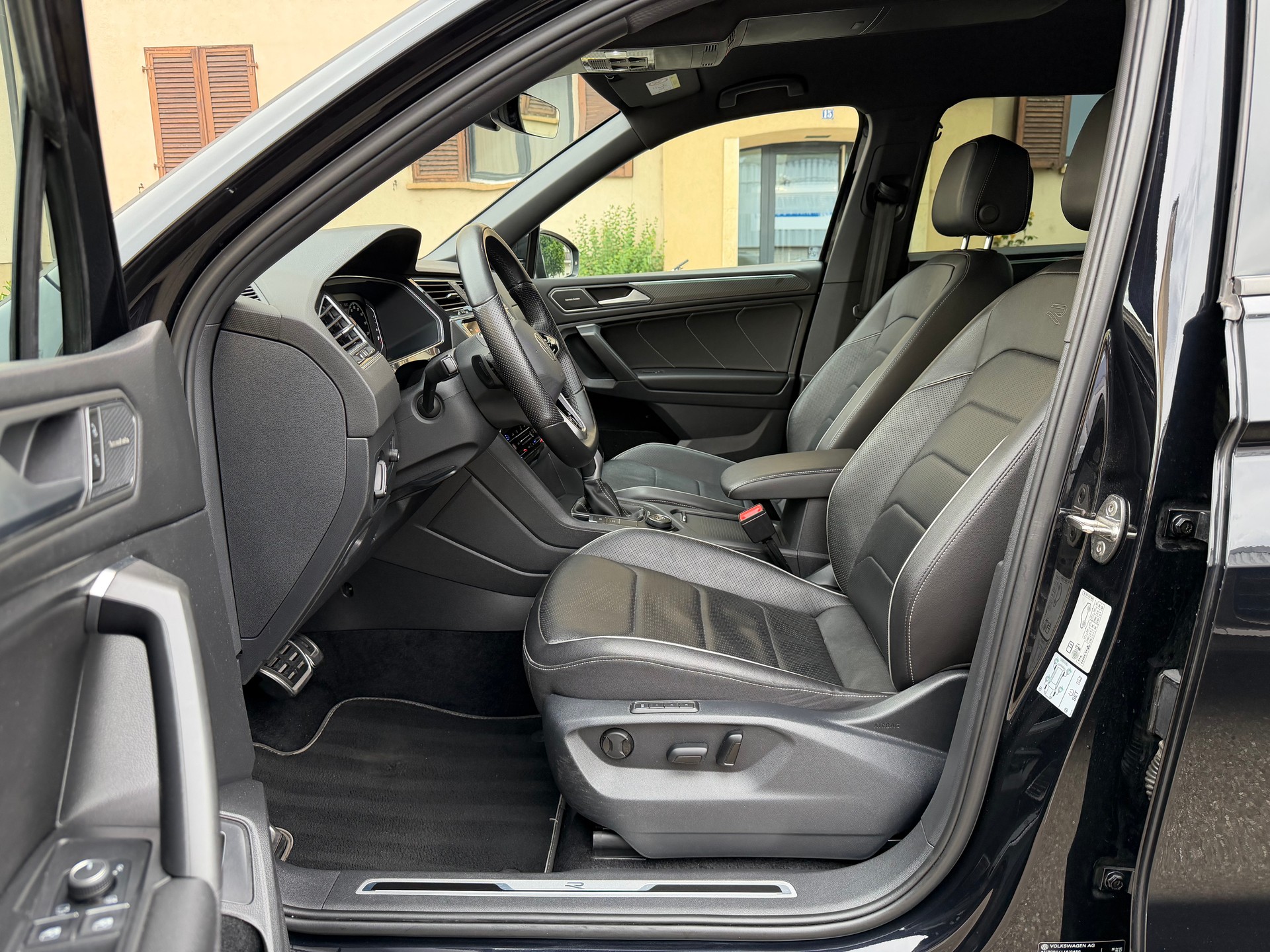 VW Tiguan Allspace 2.0 TDI SCR R-Line 4Motion DSG **200PS**-image-8
