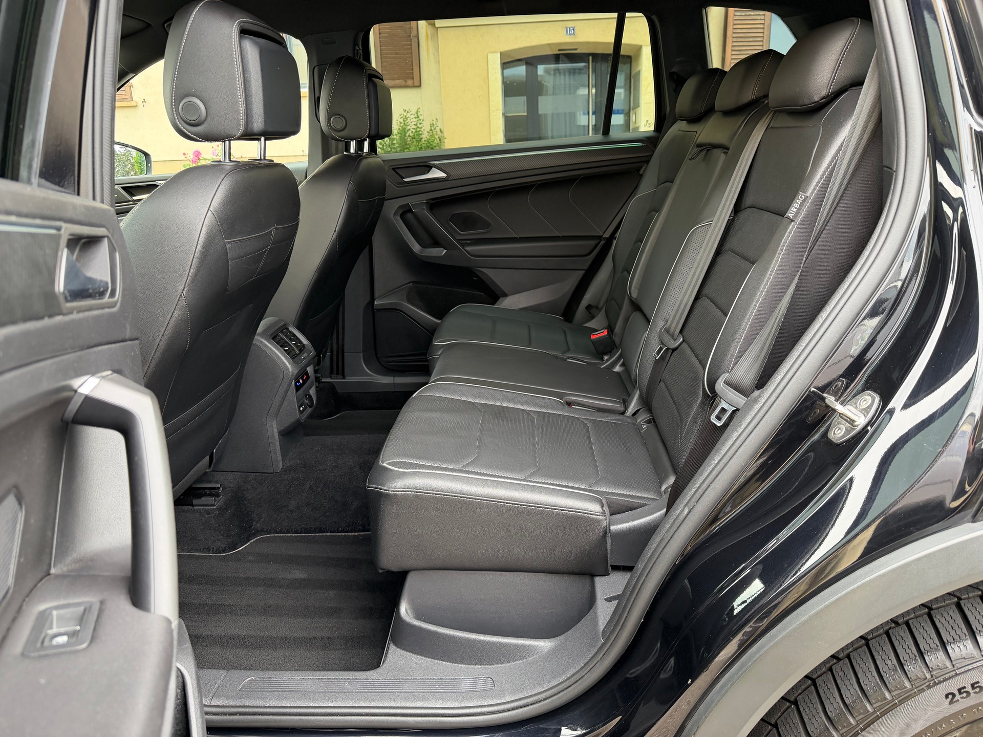 VW Tiguan Allspace 2.0 TDI SCR R-Line 4Motion DSG **200PS**-image-26