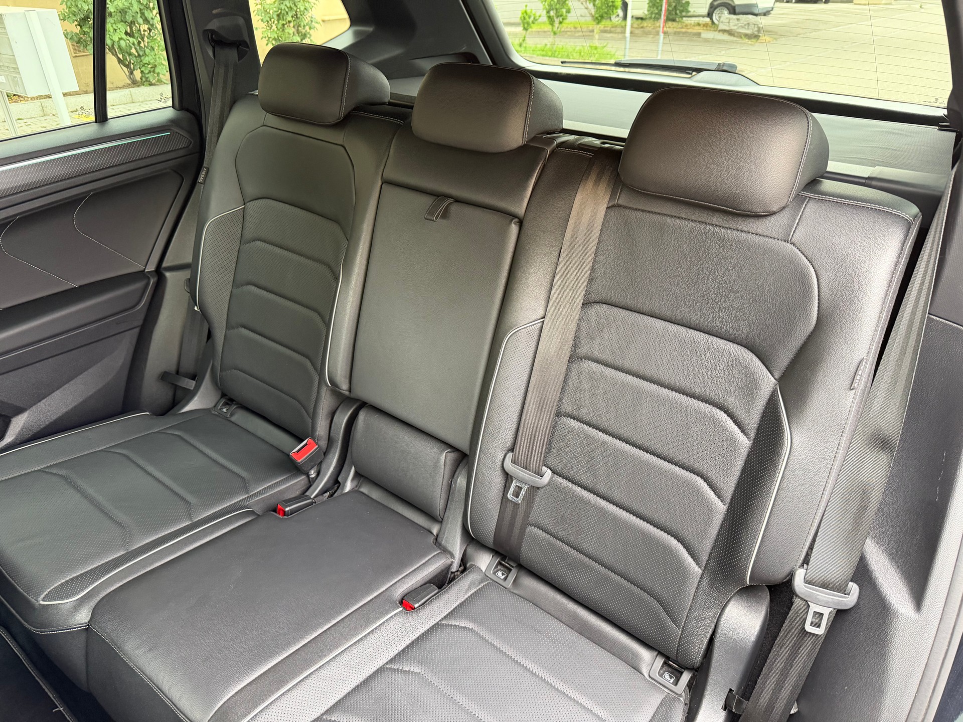 VW Tiguan Allspace 2.0 TDI SCR R-Line 4Motion DSG **200PS**-image-28
