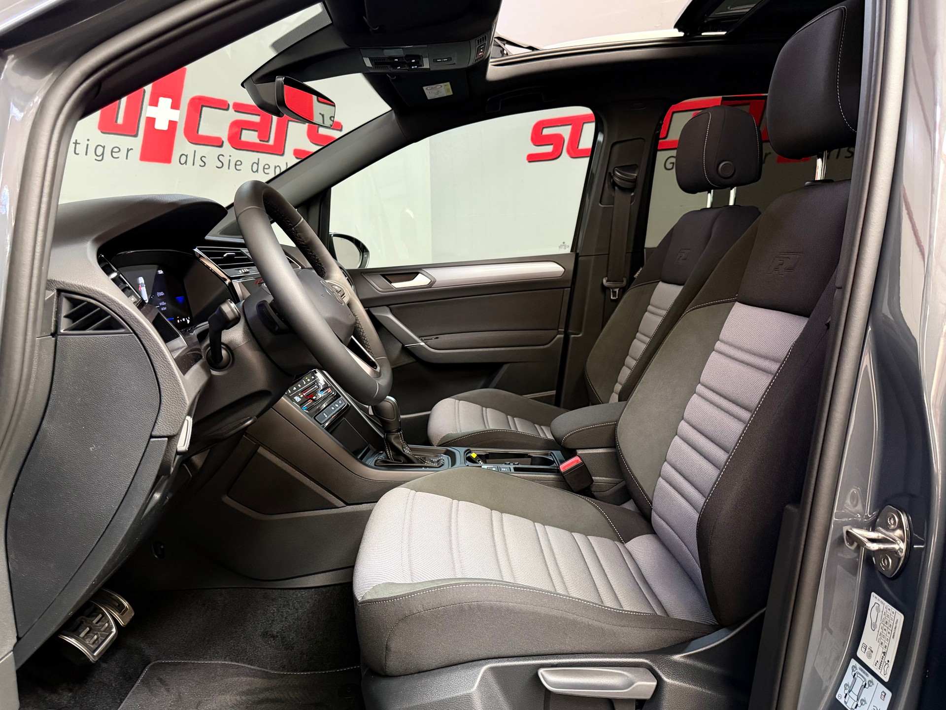 VW Touran 1.5 TSI EVO R-Line DSG Panorama-image-13