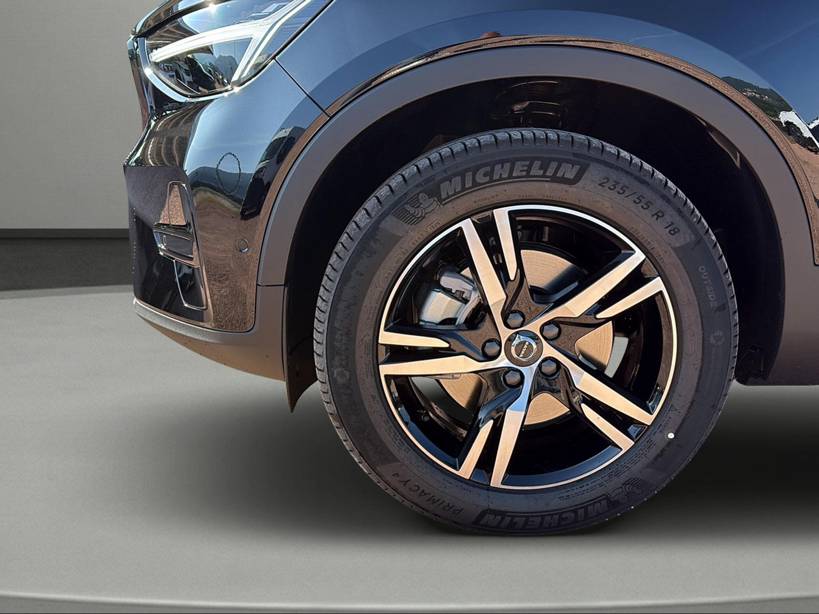 VOLVO XC40 B3 Benzin Mild Hybrid Plus Dark DCT-showroom-element-2