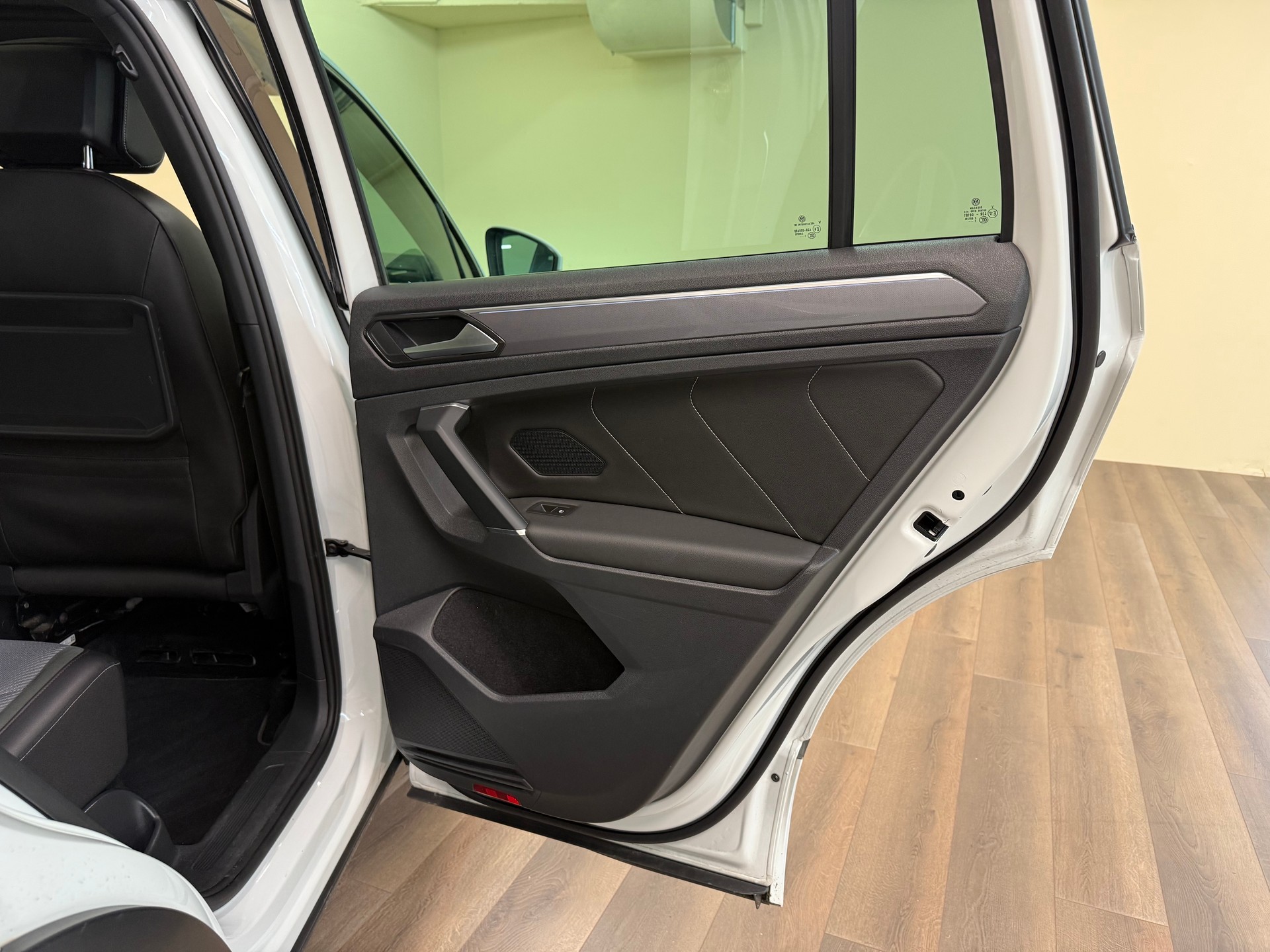 VW Tiguan 2.0 TDI SCR R-Line 4Motion DSG-image-29