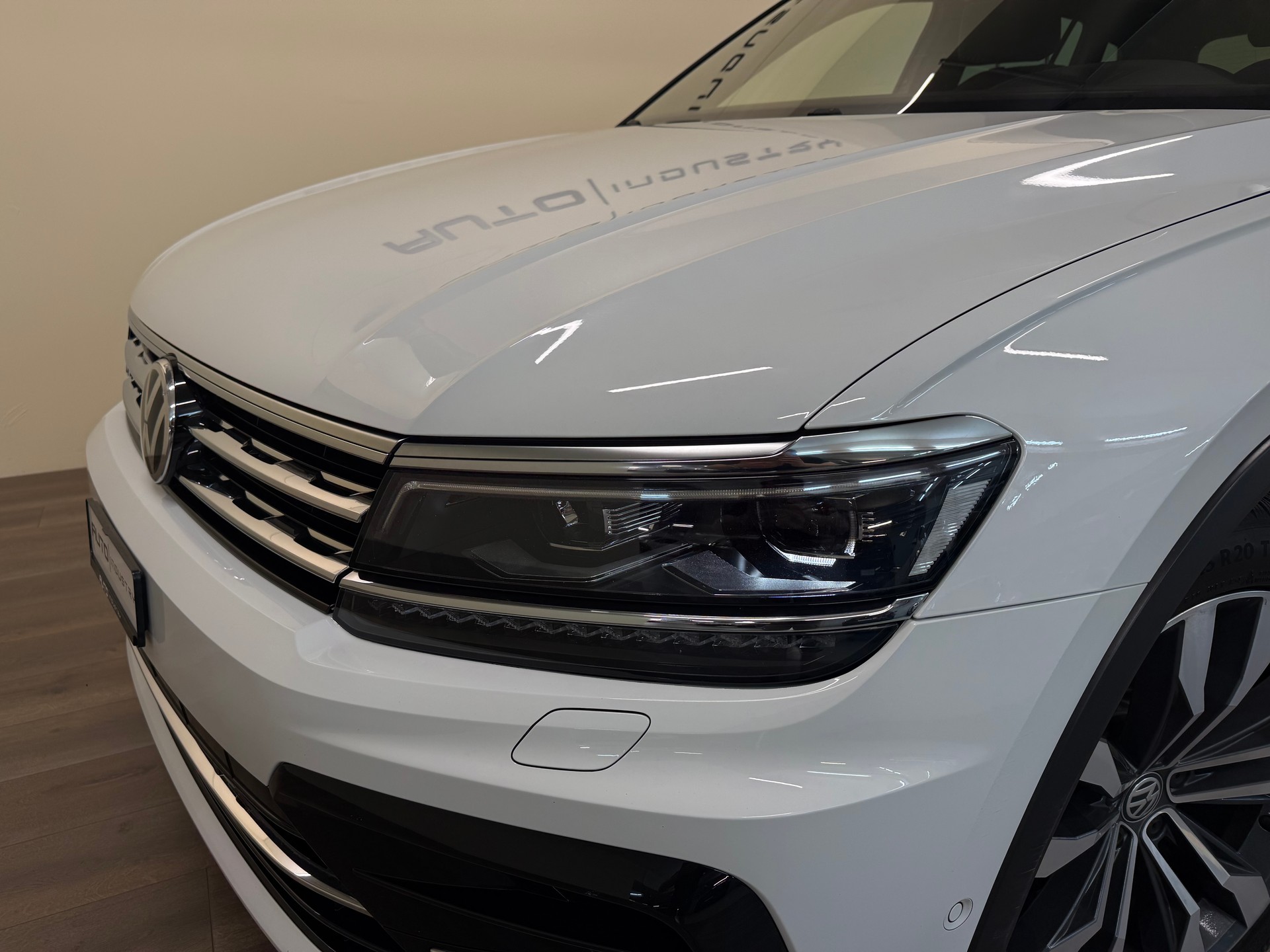 VW Tiguan 2.0 TDI SCR R-Line 4Motion DSG-showroom-element-2