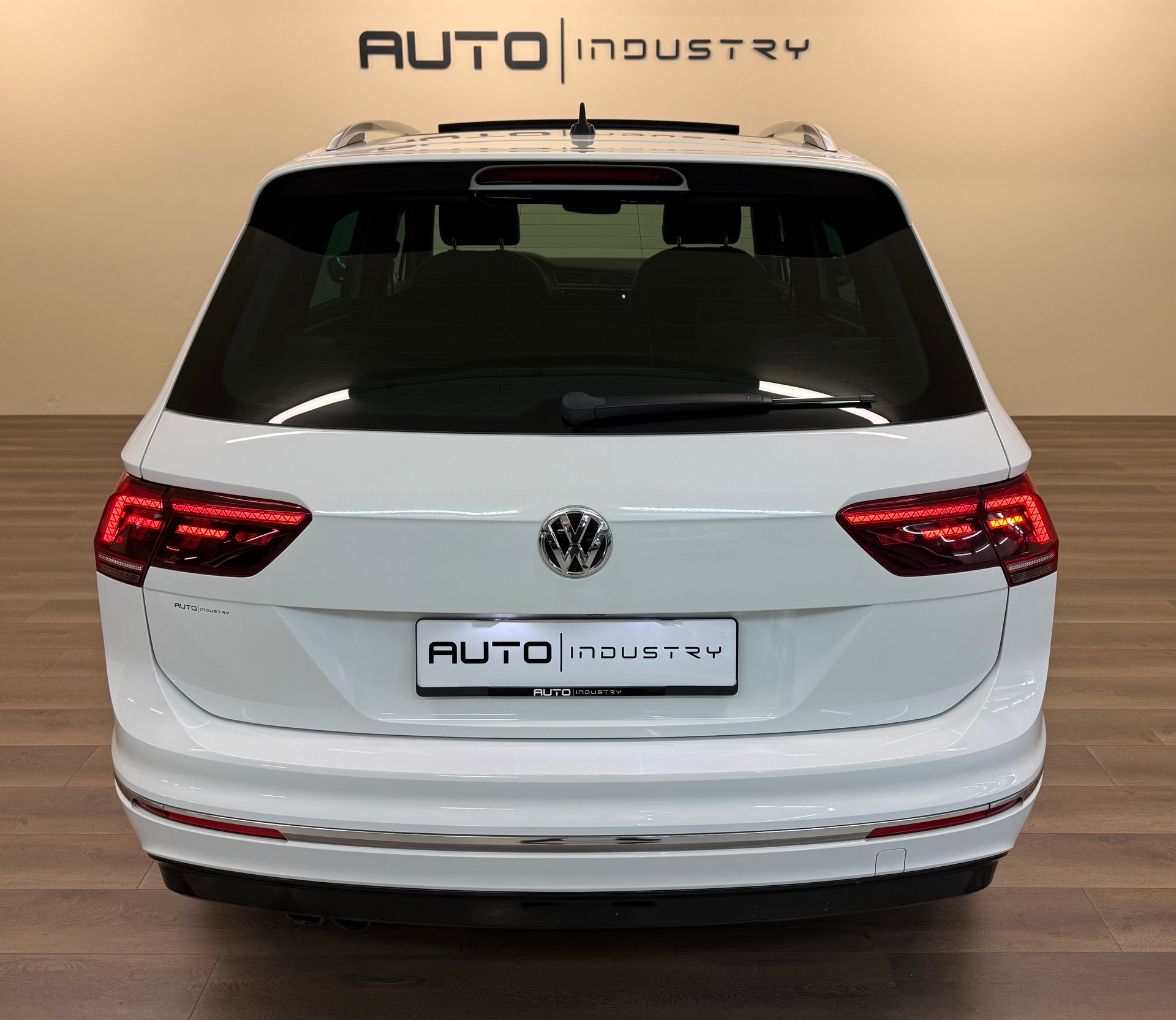 VW Tiguan 2.0 TDI SCR R-Line 4Motion DSG-image-9