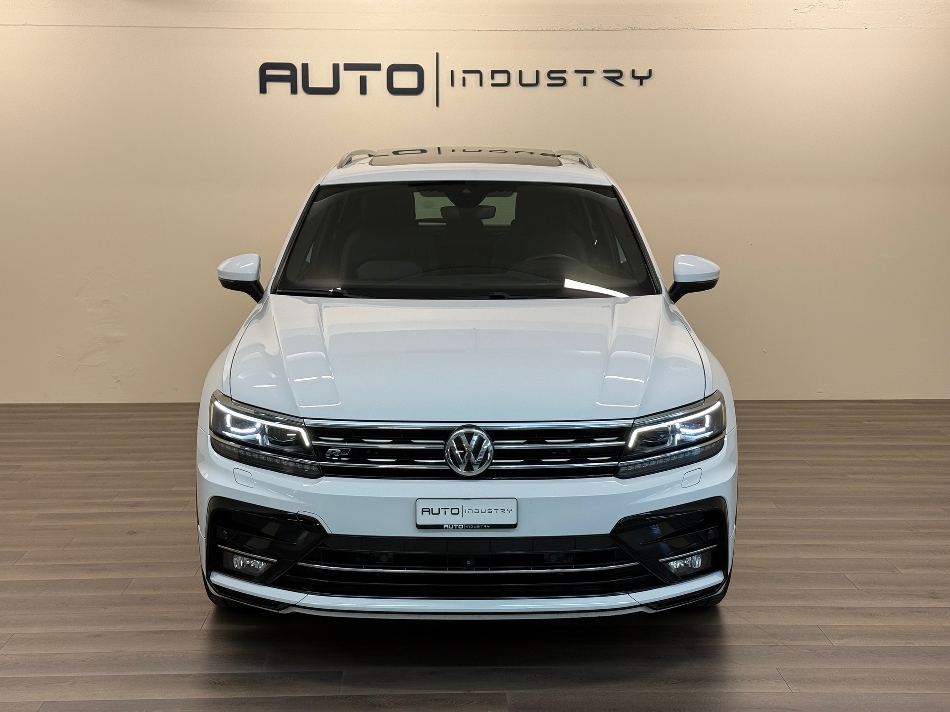 VW Tiguan 2.0 TDI SCR R-Line 4Motion DSG-image-6