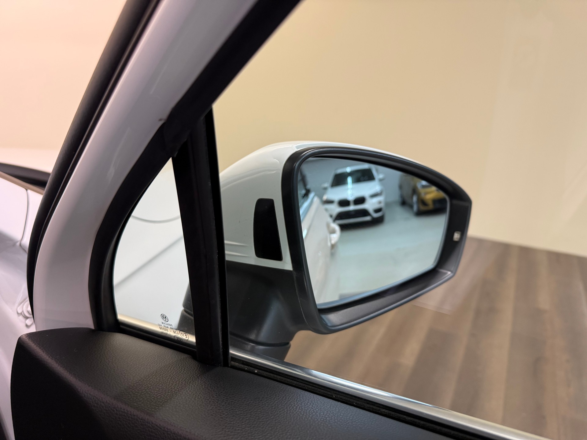VW Tiguan 2.0 TDI SCR R-Line 4Motion DSG-image-26