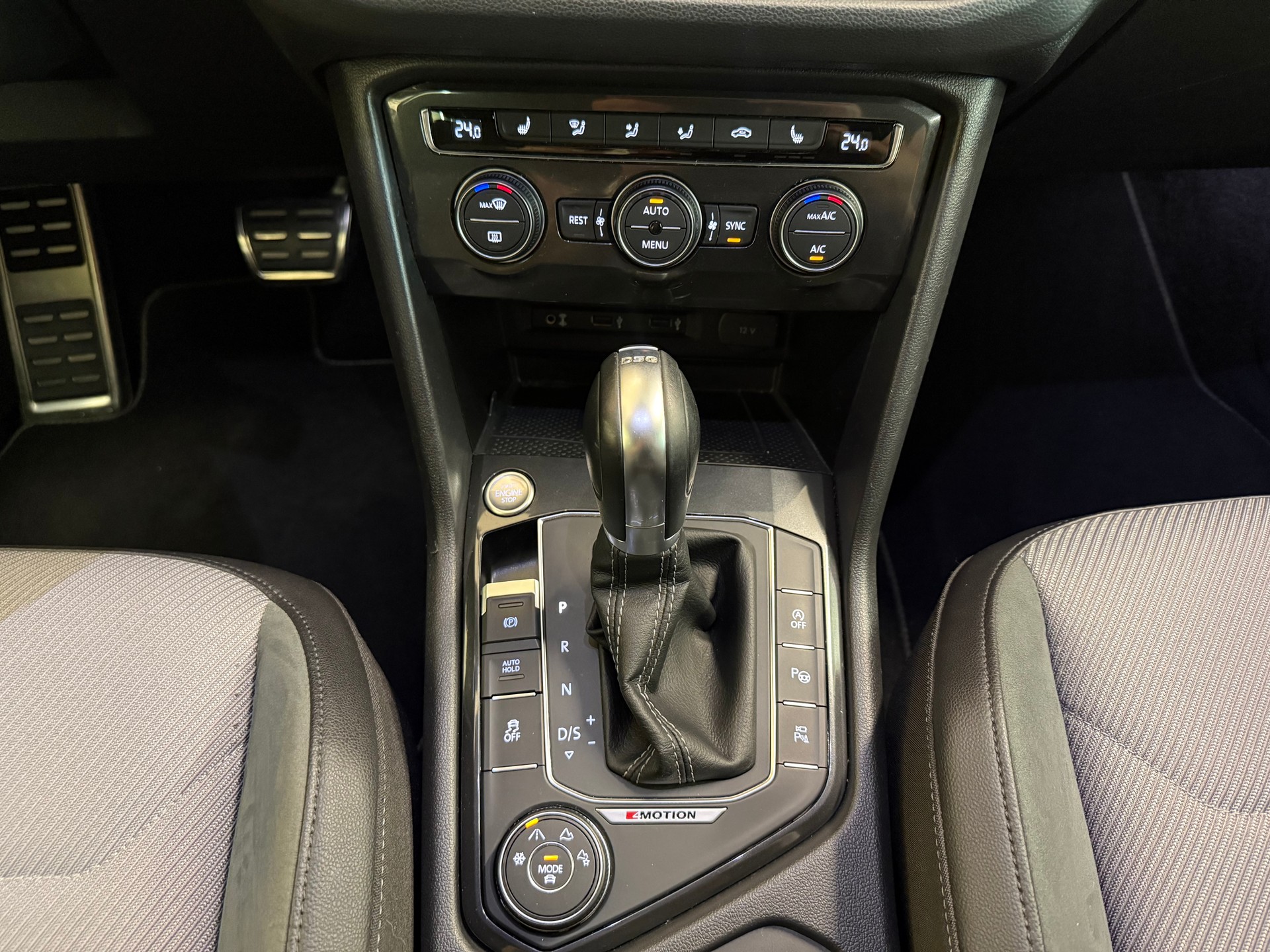 VW Tiguan 2.0 TDI SCR R-Line 4Motion DSG-image-21