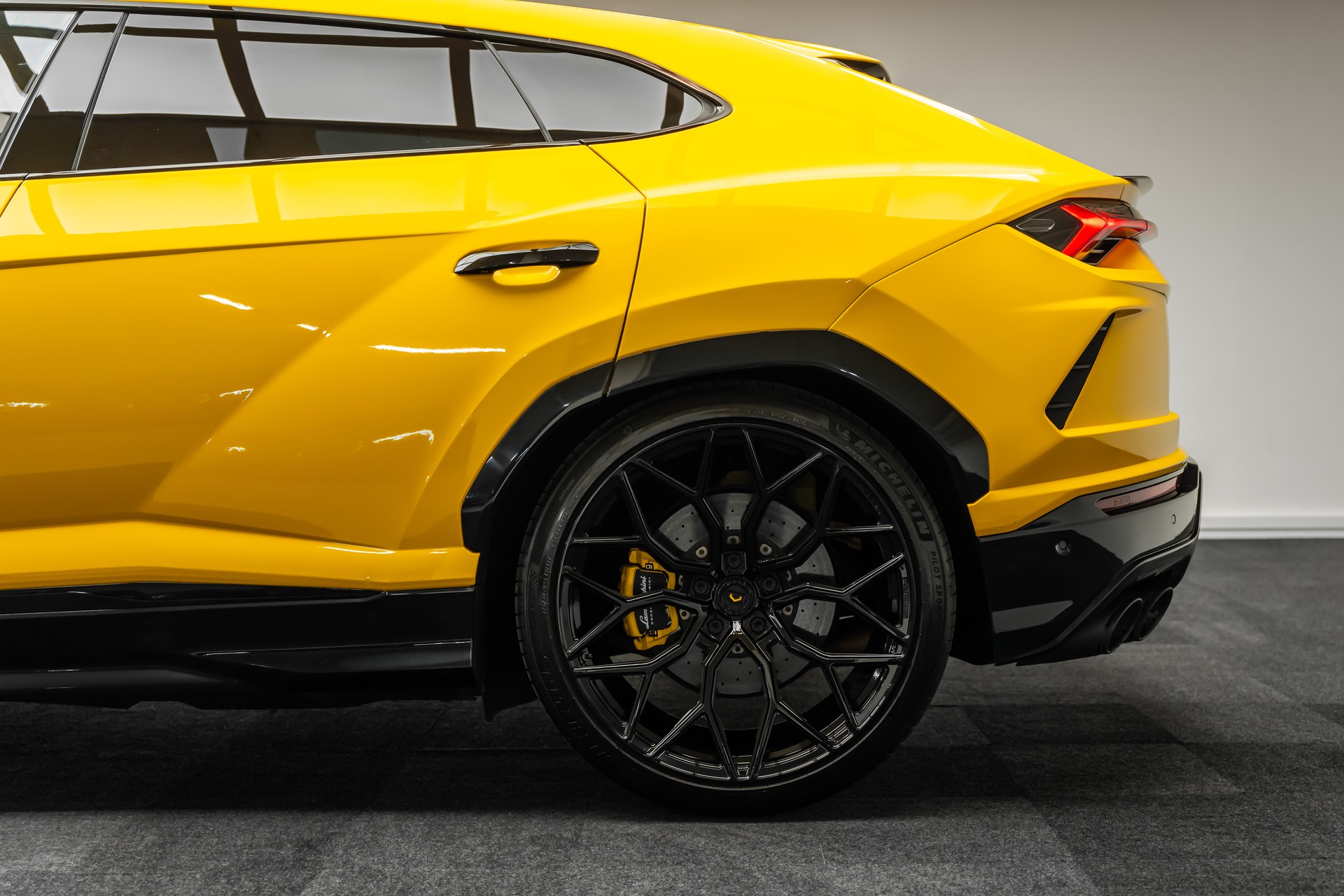 LAMBORGHINI * Urus * 23 ZOLL VOSSEN * LEASING AB 857.- *-showroom-element-2
