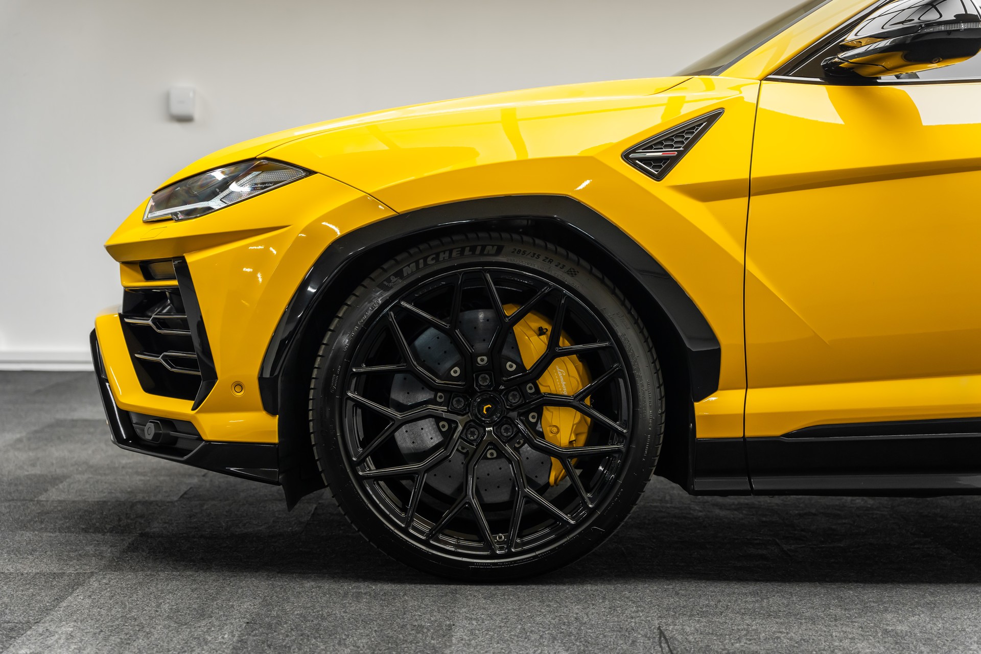 LAMBORGHINI * Urus * 23 ZOLL VOSSEN * LEASING AB 857.- *-showroom-element-1