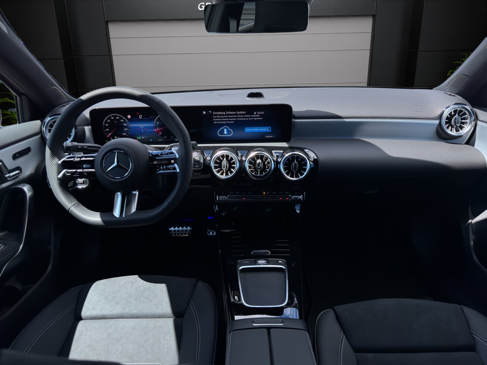 MERCEDES-BENZ A 200 Night Star 7G-DCT-image-11