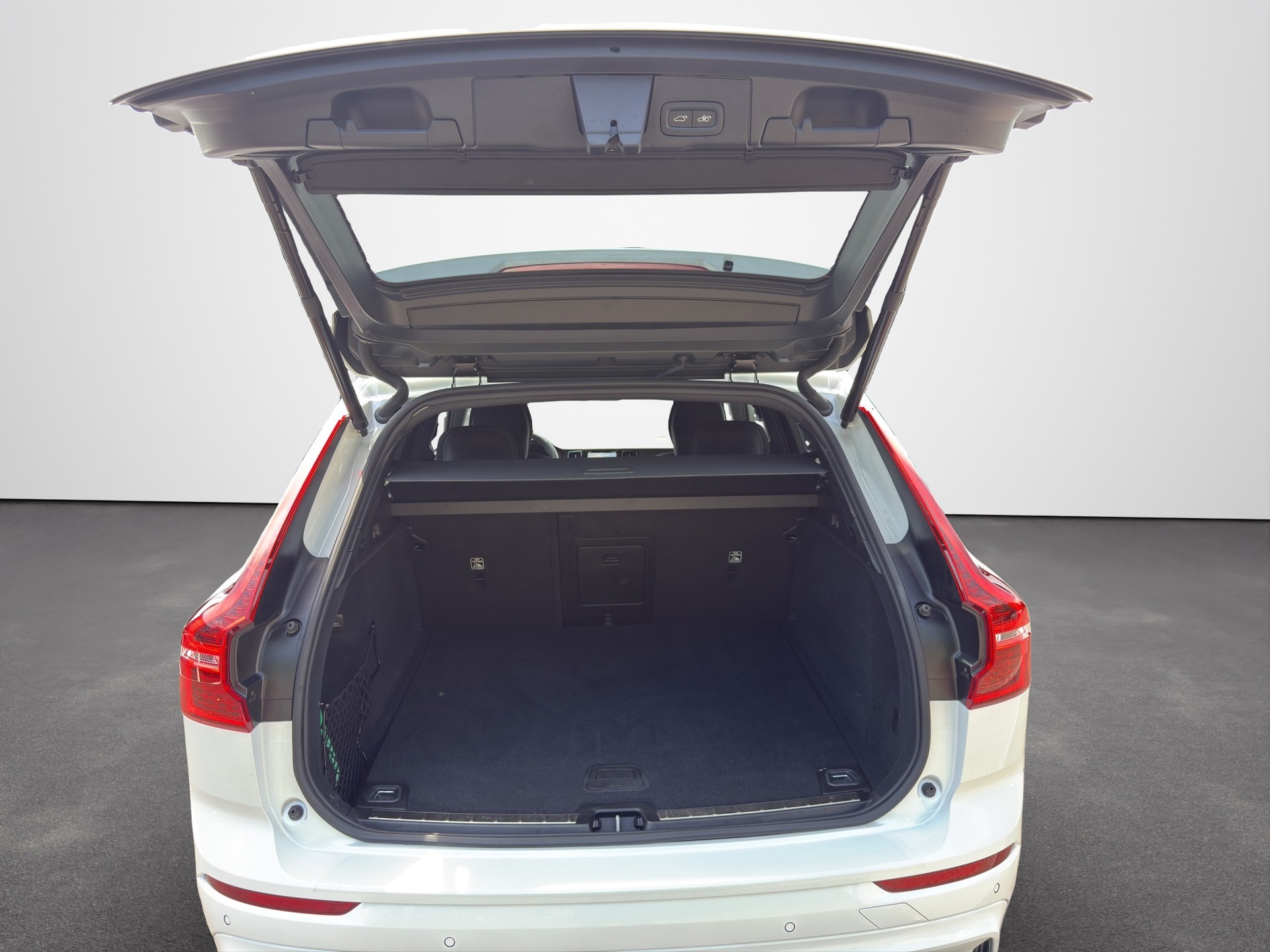 VOLVO XC60 2.0 B5 MH Plus Dark AWD-image-13