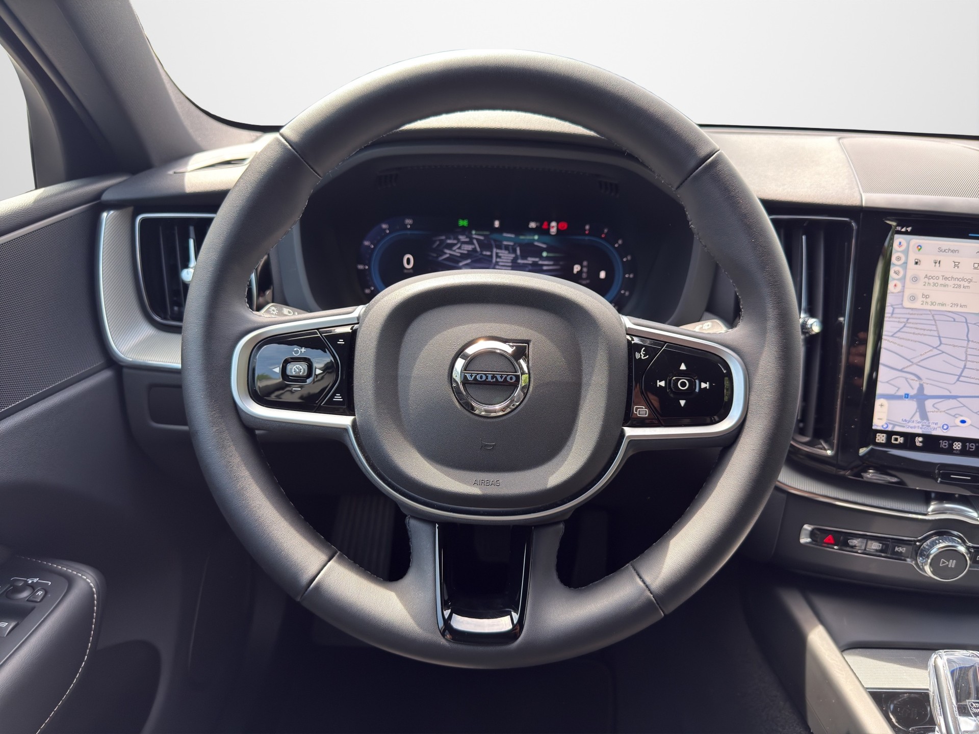 VOLVO XC60 2.0 B5 MH Plus Dark AWD-image-11