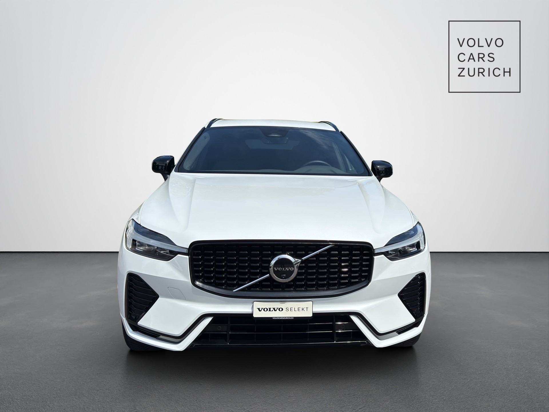 VOLVO XC60 2.0 B5 MH Plus Dark AWD-image-4