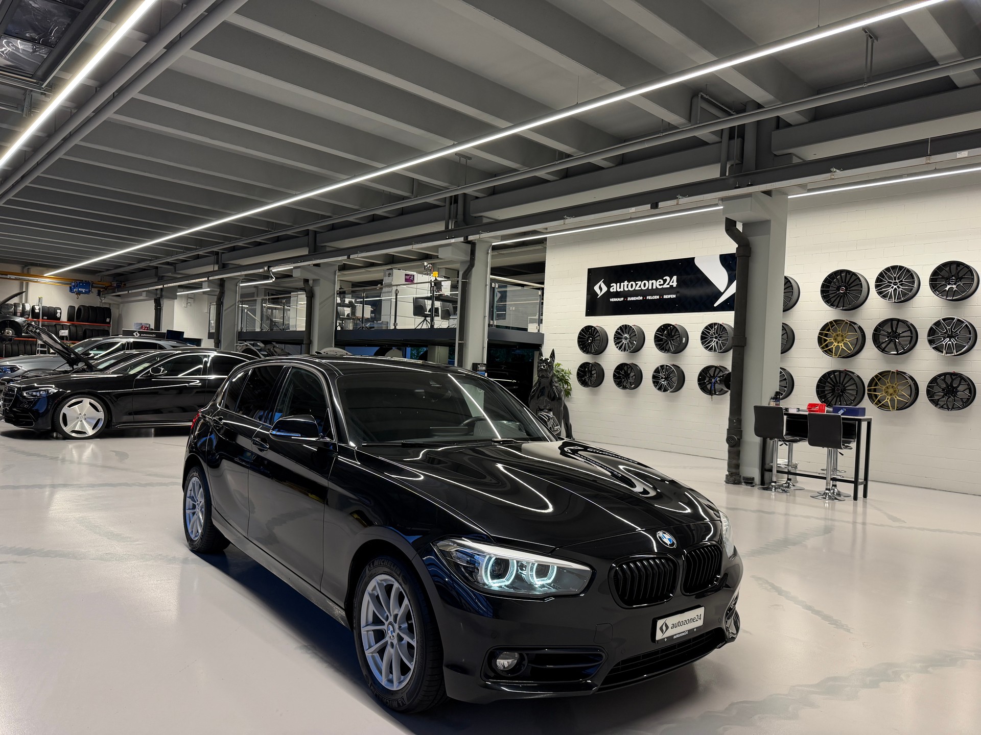 BMW 118i *CH-Auto*Gratis Service*Garantie*Edition Sport Line Shadow*-image-2