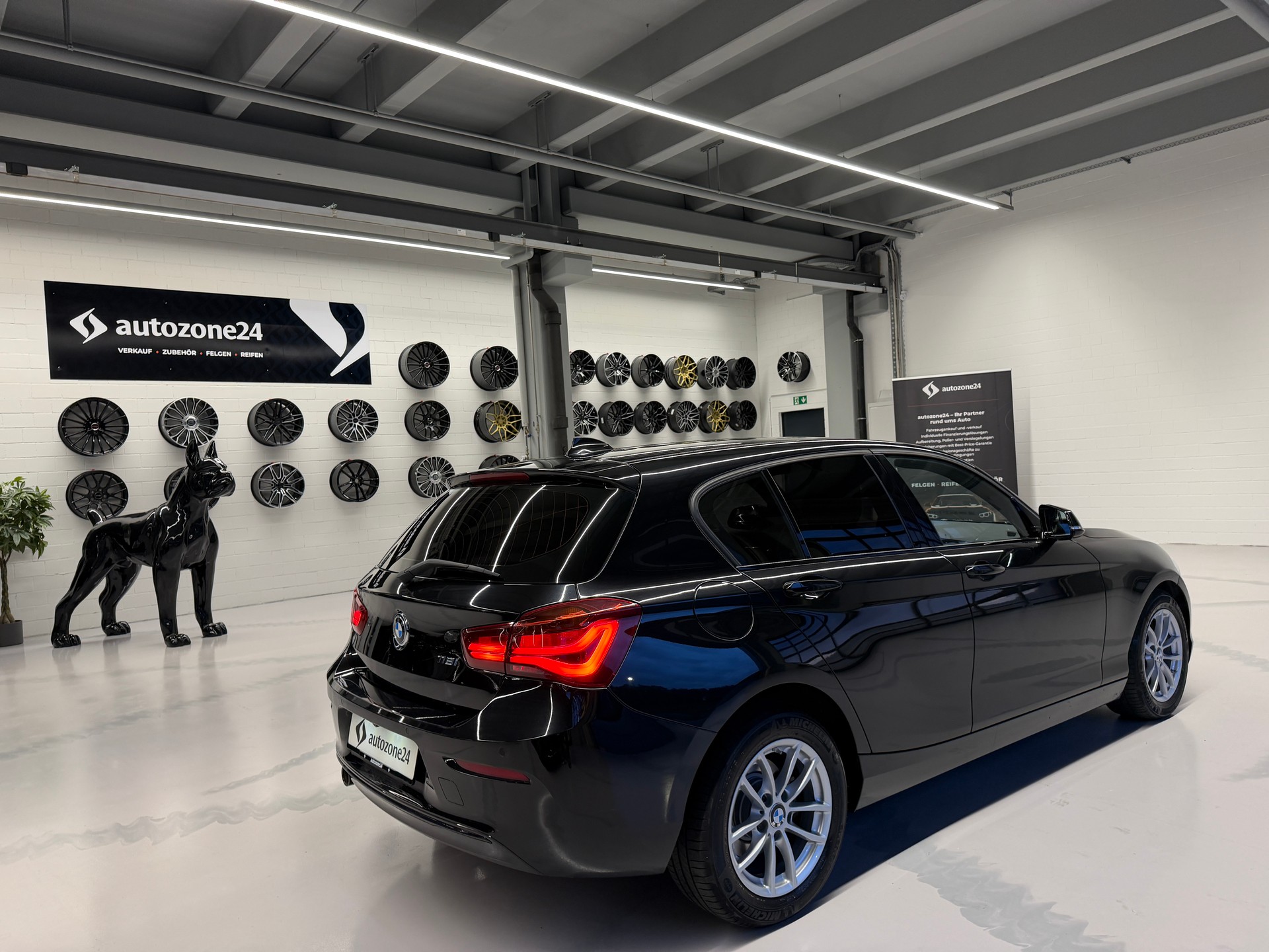 BMW 118i *CH-Auto*Gratis Service*Garantie*Edition Sport Line Shadow*-image-10