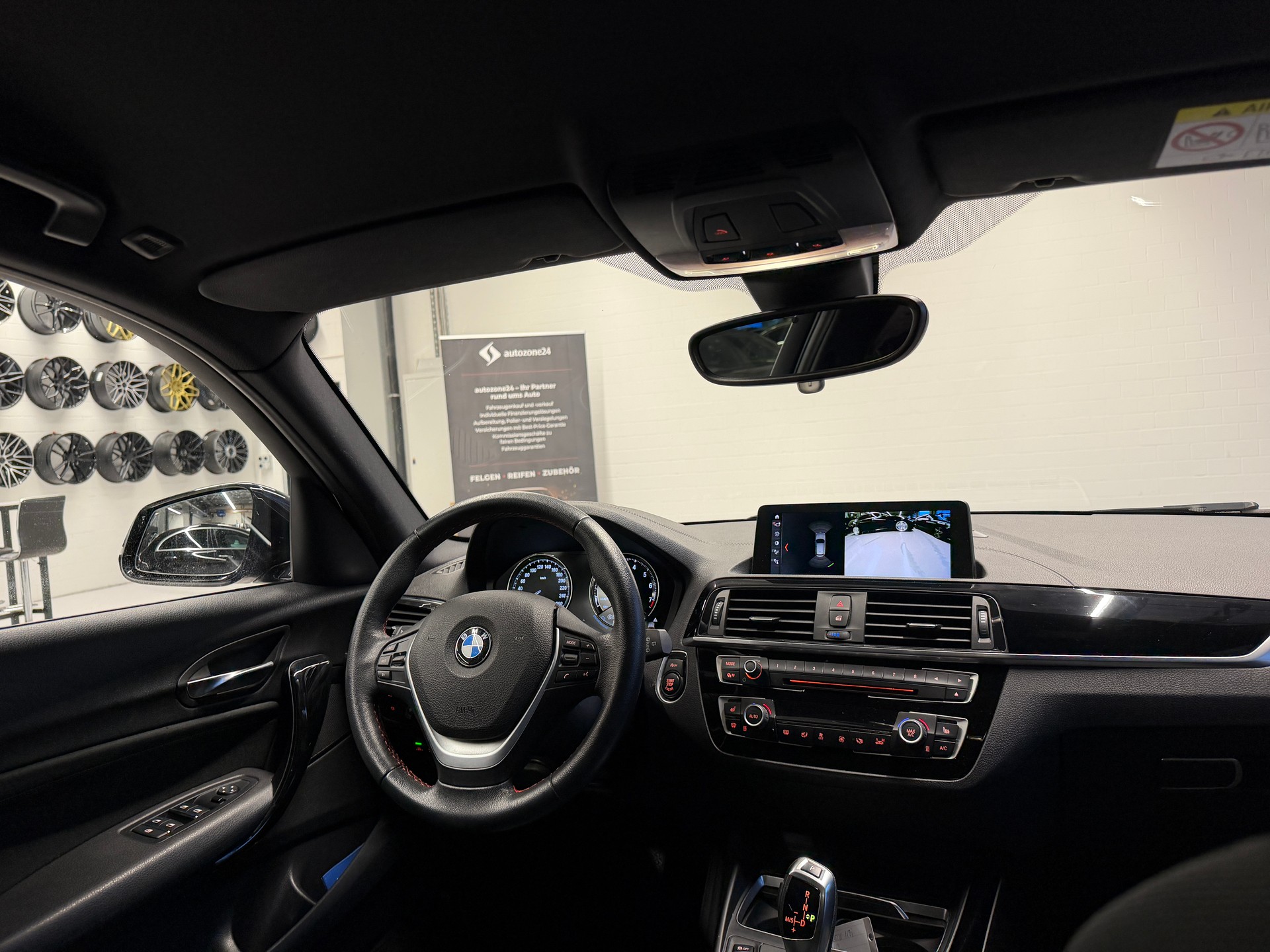 BMW 118i *CH-Auto*Gratis Service*Garantie*Edition Sport Line Shadow*-image-13