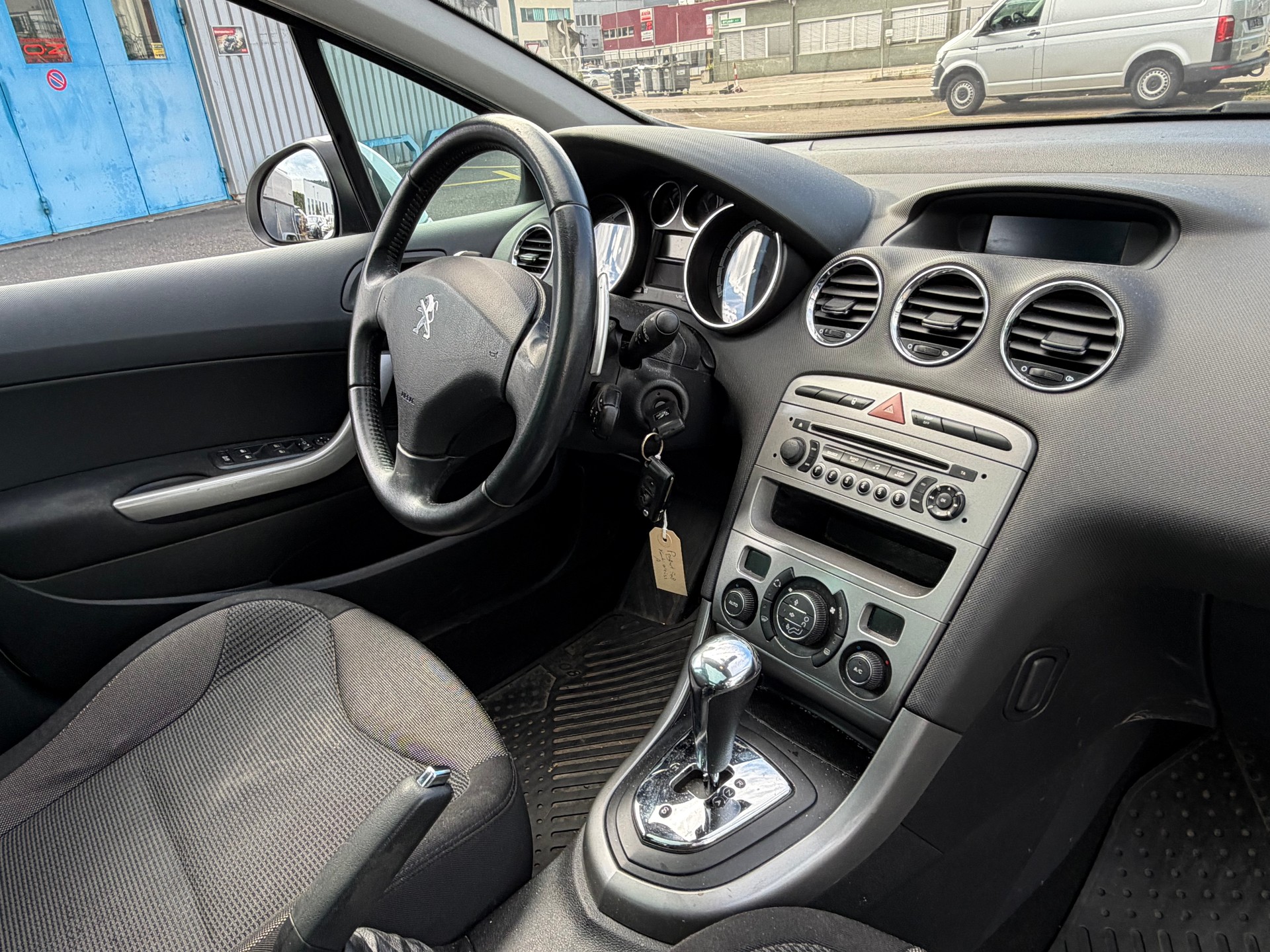 PEUGEOT 308 SW 1.6 HDI Allure EGS6-image-4