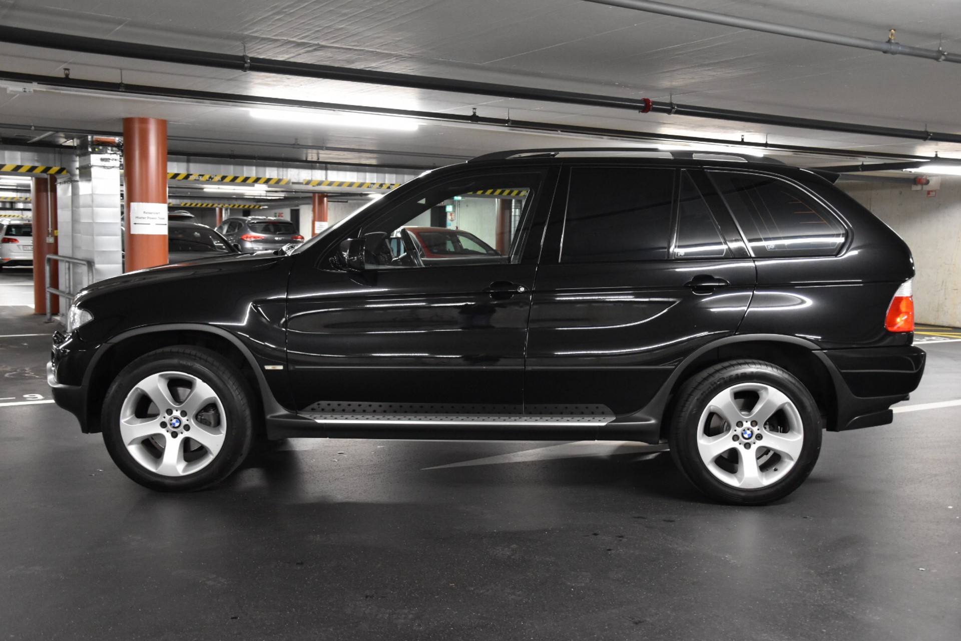 BMW X5 3.0d-showroom-element-3
