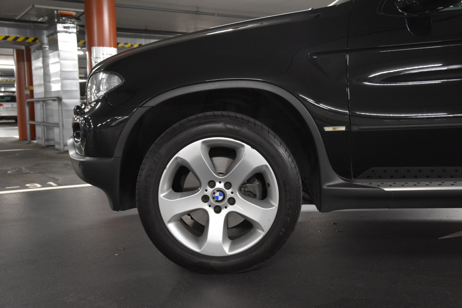 BMW X5 3.0d-showroom-element-1