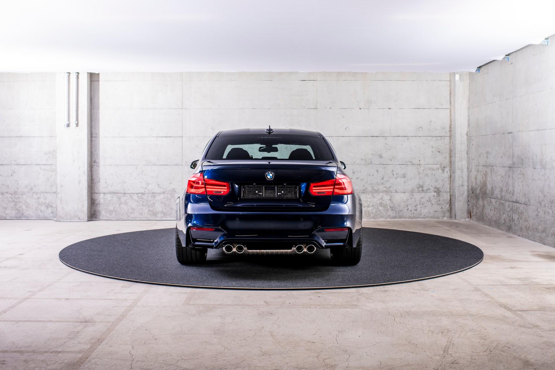 BMW M3-showroom-element-3