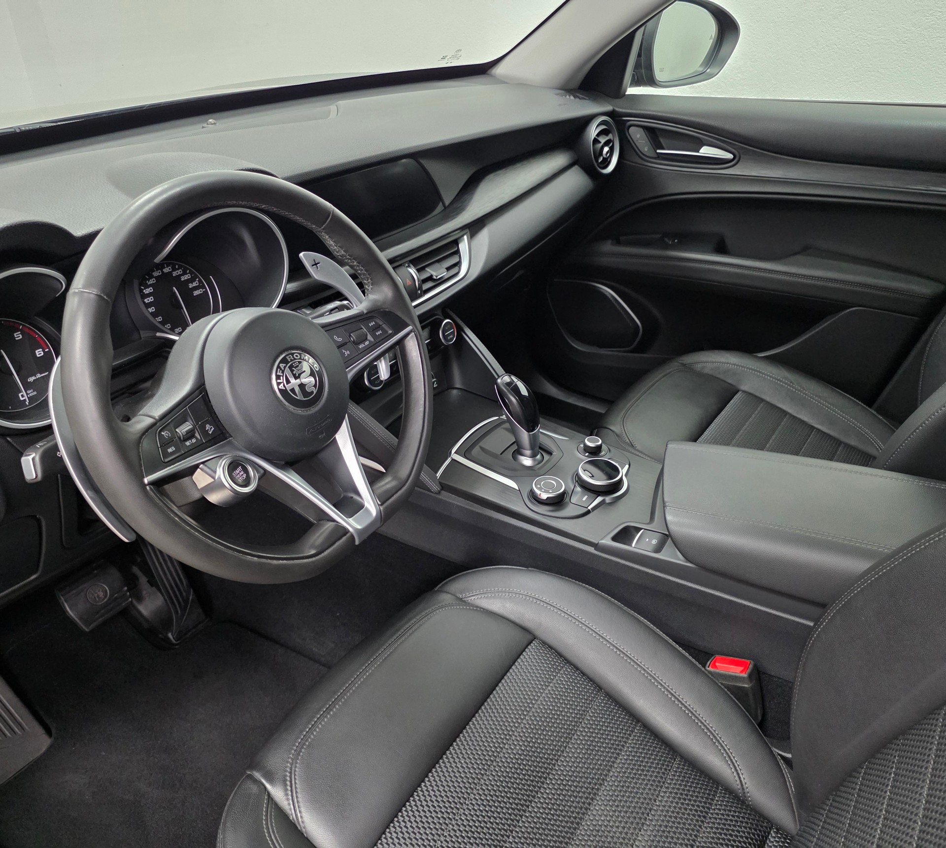 ALFA ROMEO Stelvio 2.2 JTDM Executive Q4 Automatic-image-12