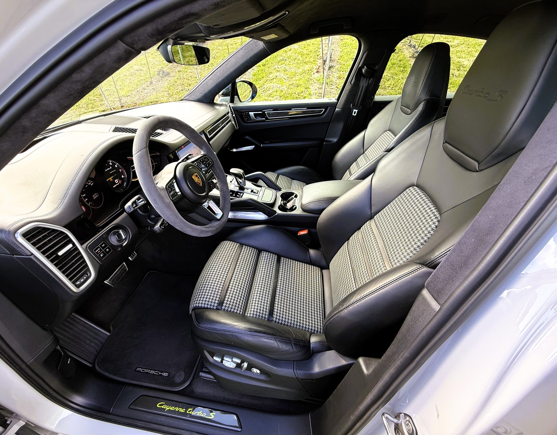 PORSCHE Cayenne Turbo Coupé S E-Hybrid-image-21